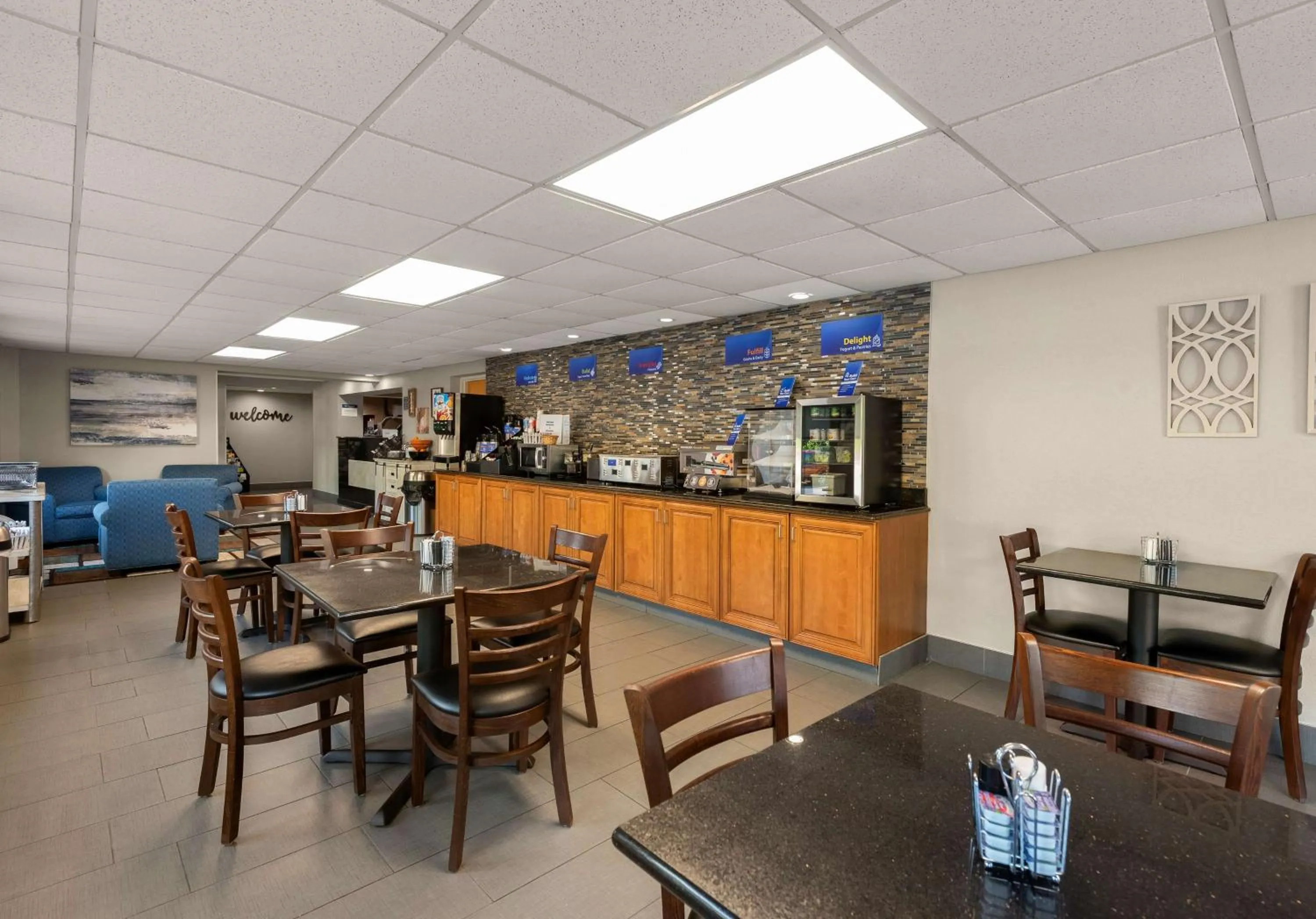 Breakfast in Best Western Adena Inn