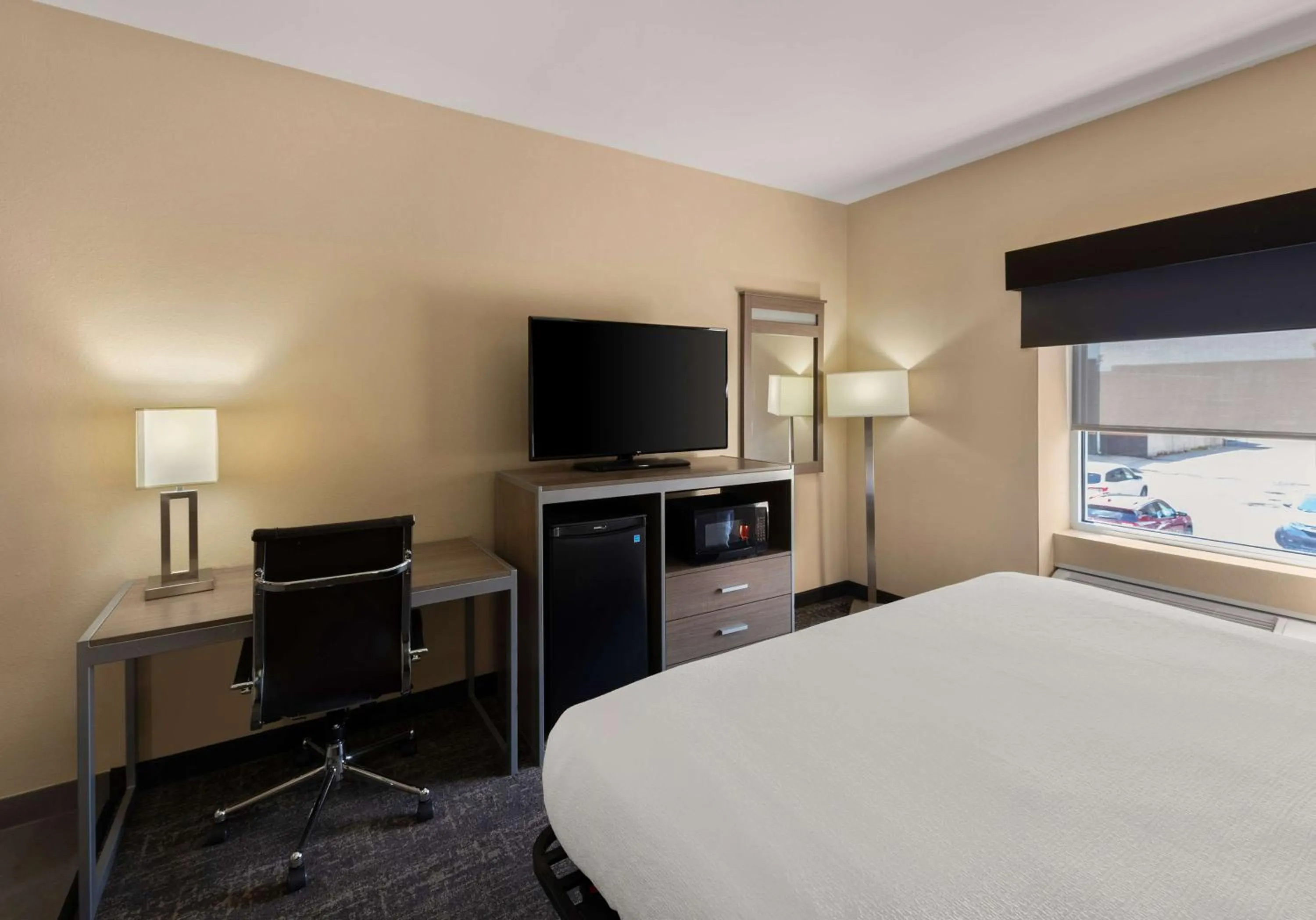 Bedroom, Bed in Best Western Adena Inn