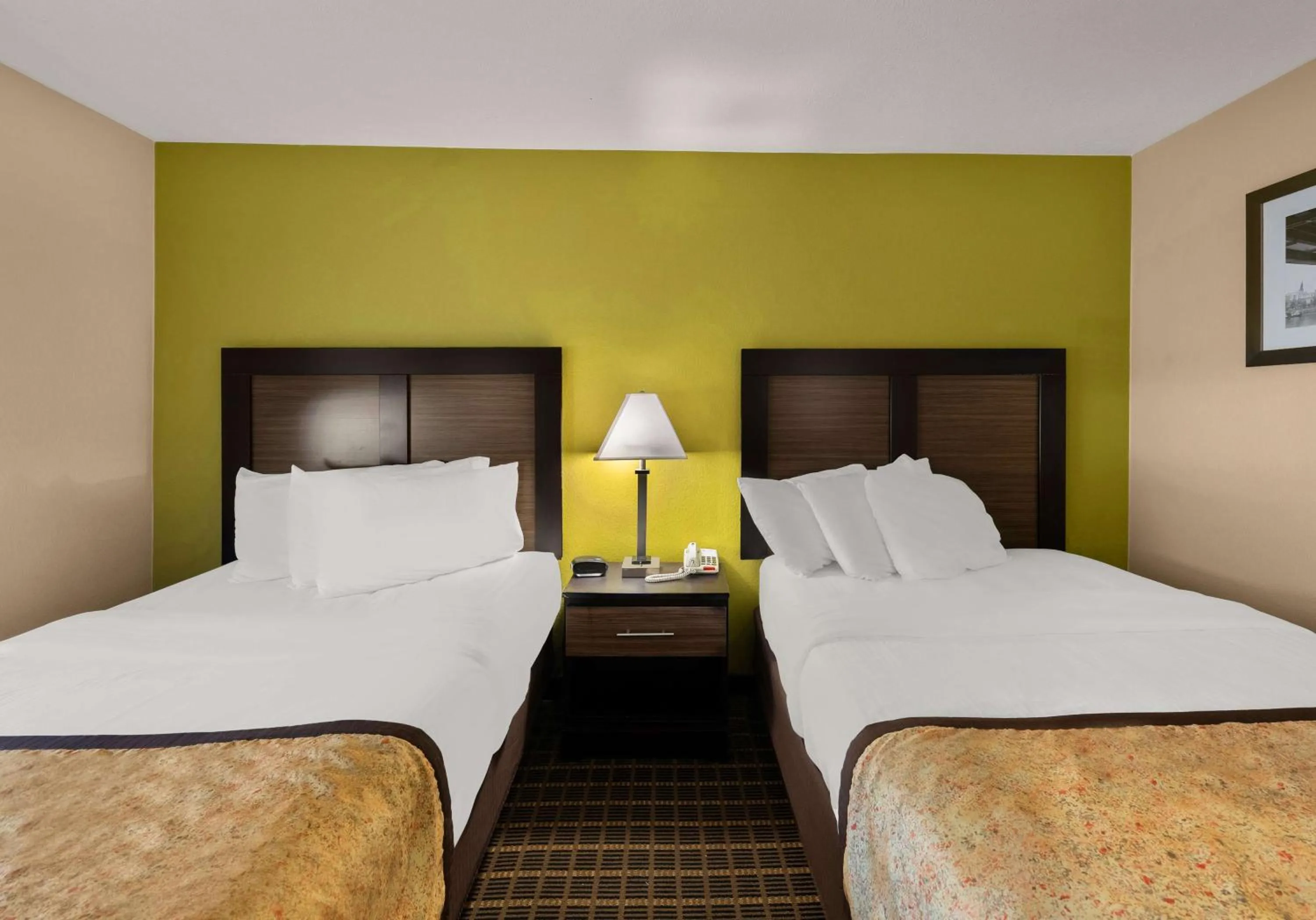 Bedroom, Bed in Best Western Adena Inn