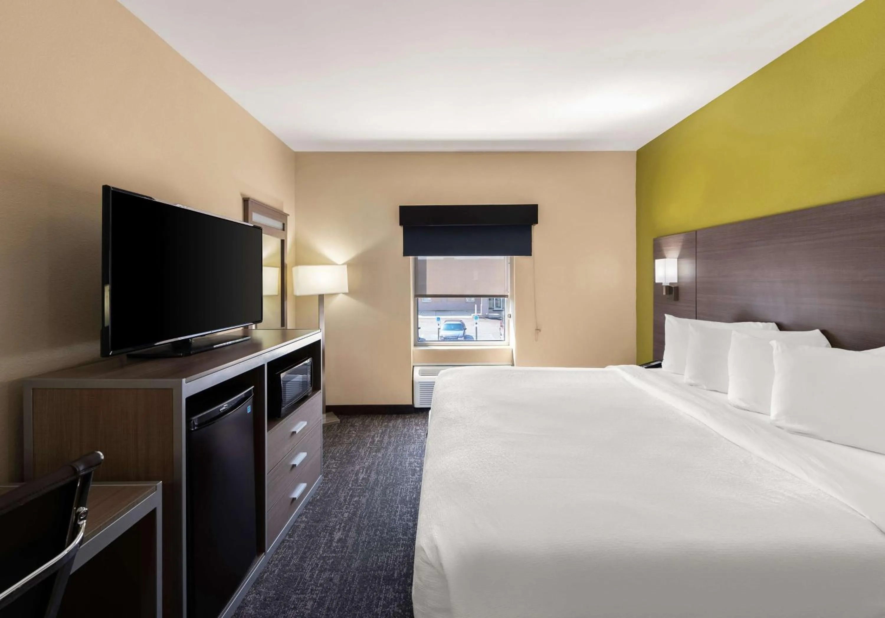 Bedroom, Bed in Best Western Adena Inn