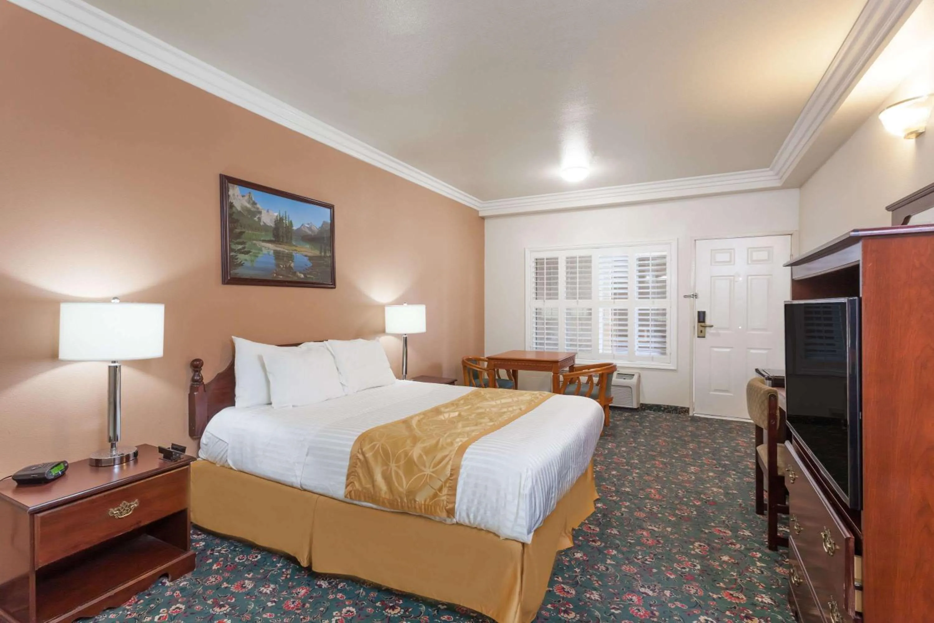 Photo of the whole room, Bed in Days Inn & Suites by Wyndham South Gate