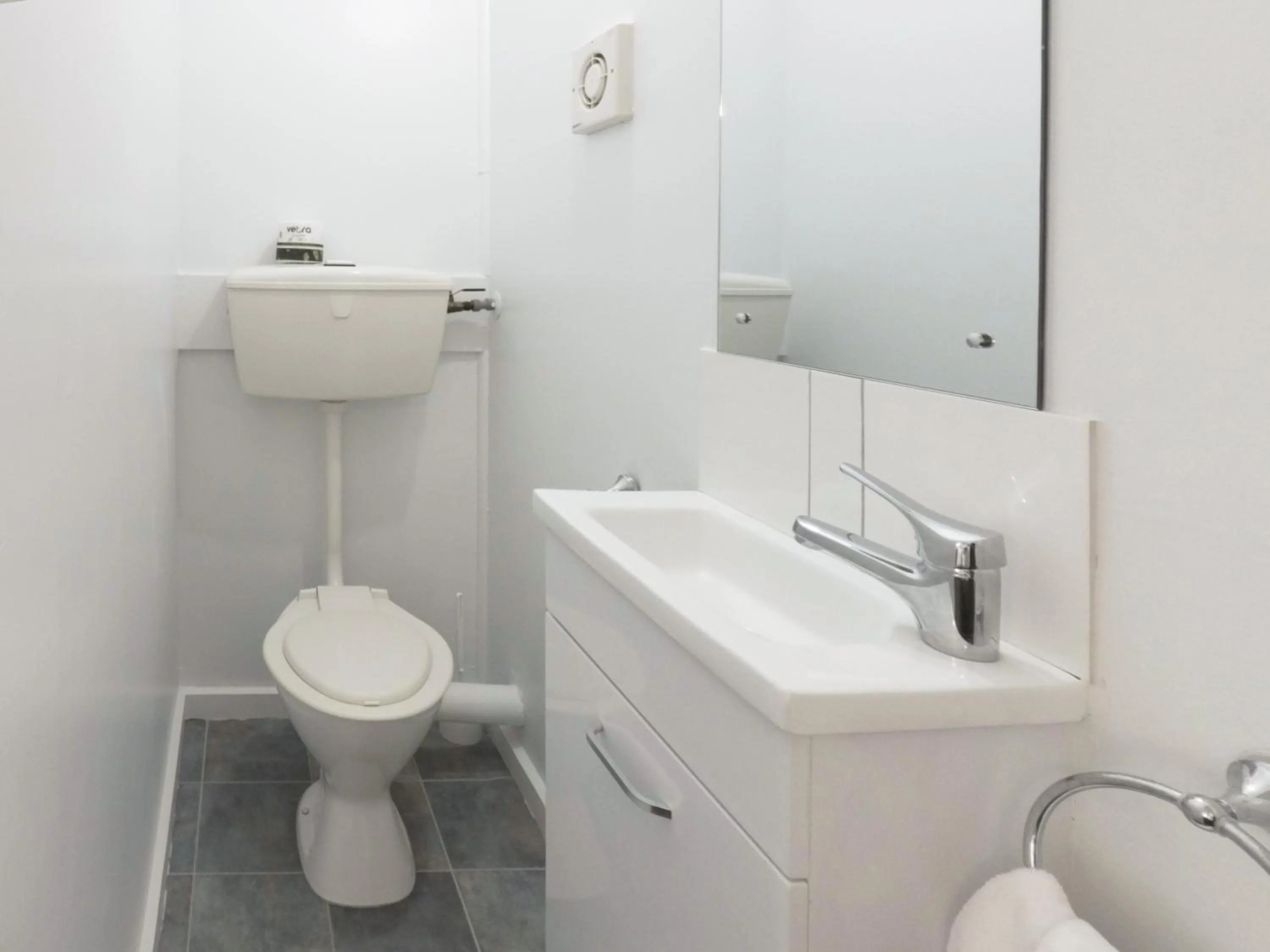 Toilet in Cosy Cottage Thermal Holiday Park