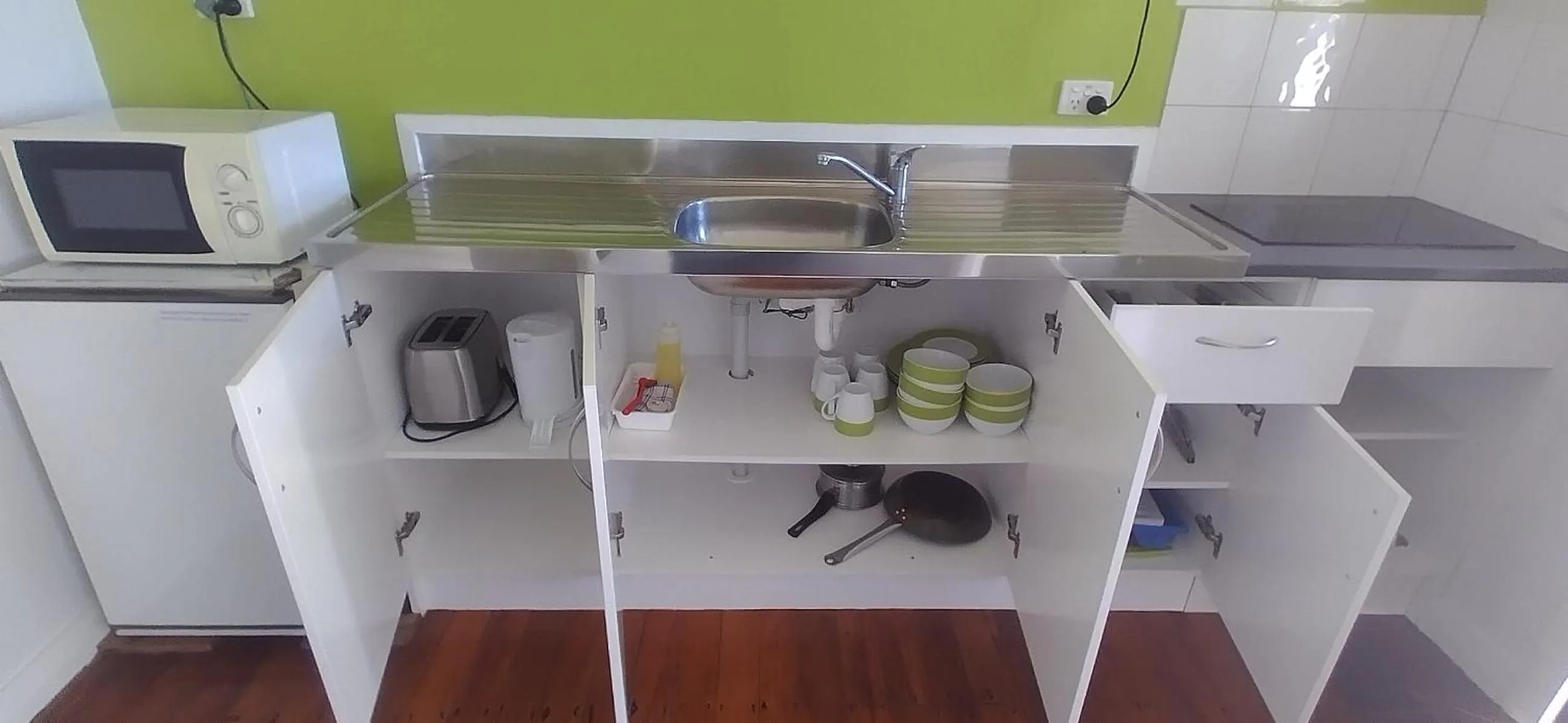 Kitchen or kitchenette in Cosy Cottage Thermal Holiday Park