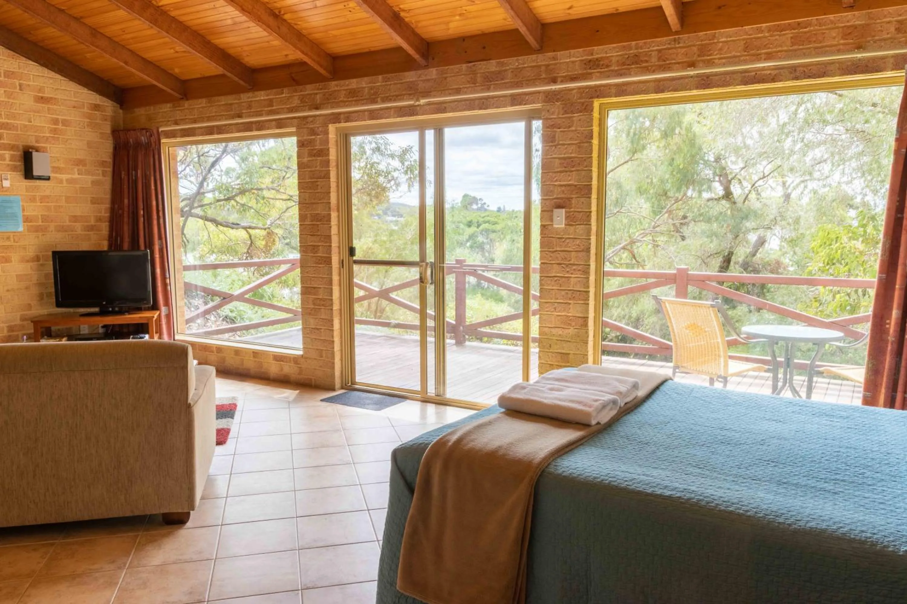 Bed in Spring Bay Villas, Denmark, WA