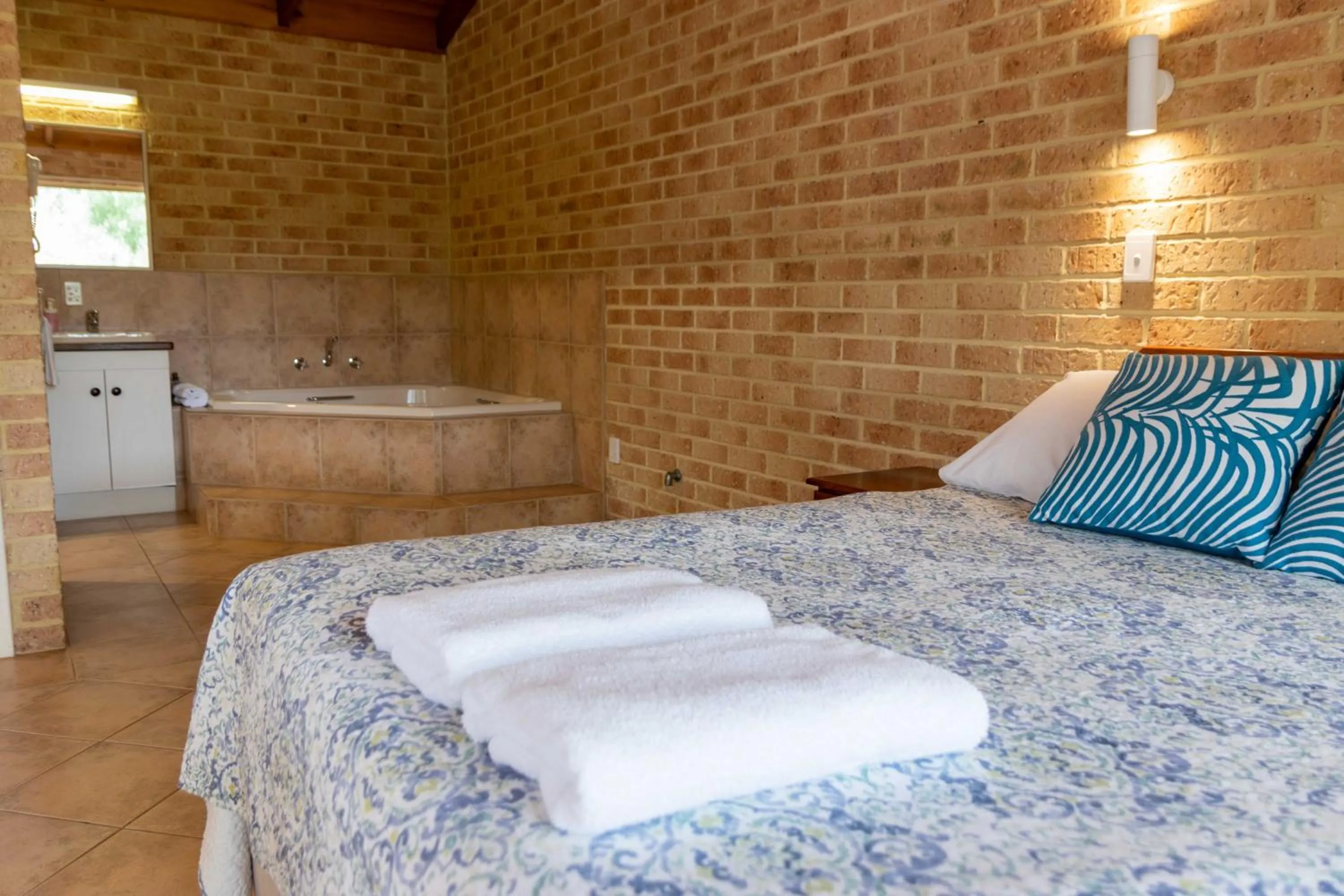 Bed in Spring Bay Villas, Denmark, WA