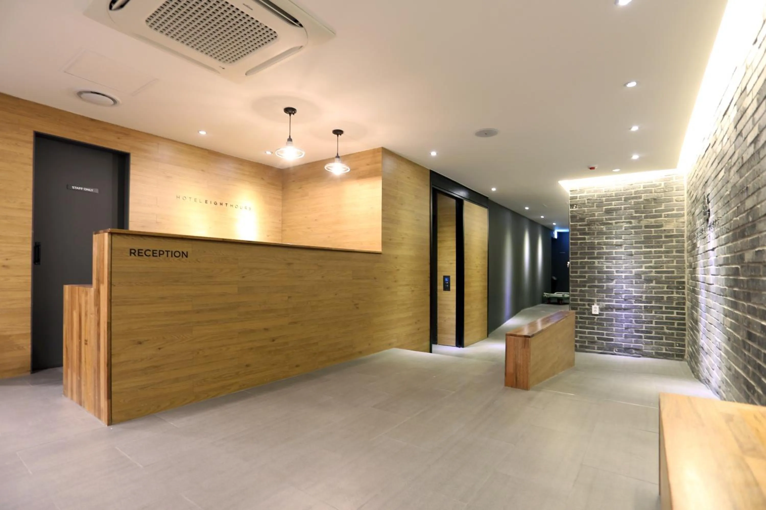 Lobby or reception in Hotel 8 Hours