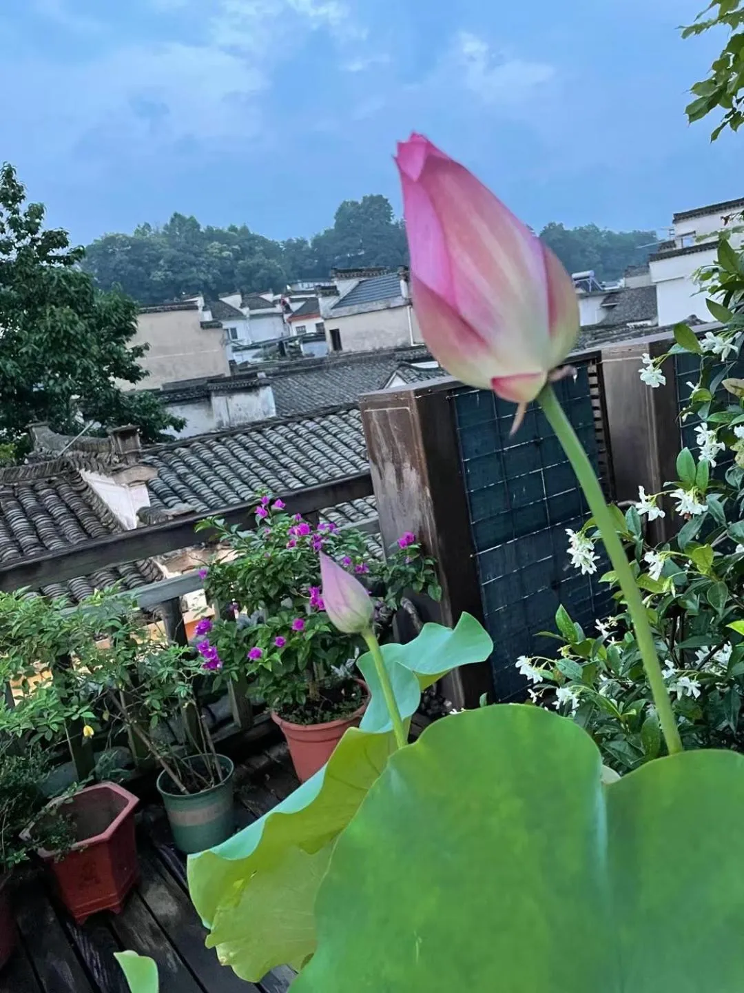 September Huizhou Inn