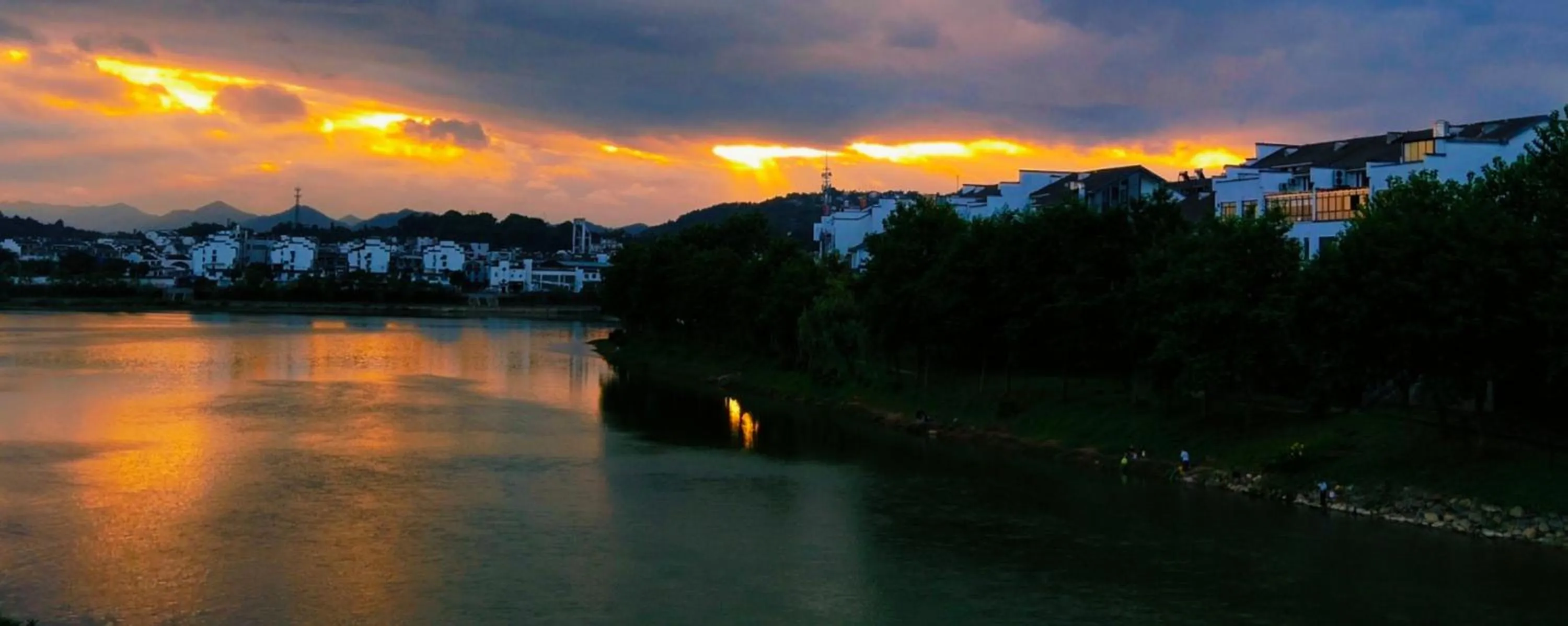 September Huizhou Inn