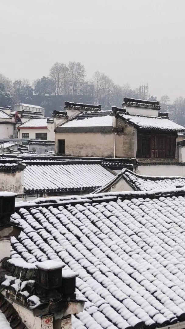 September Huizhou Inn