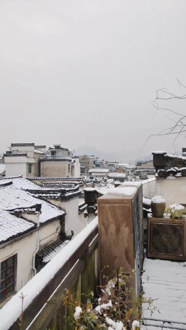 September Huizhou Inn