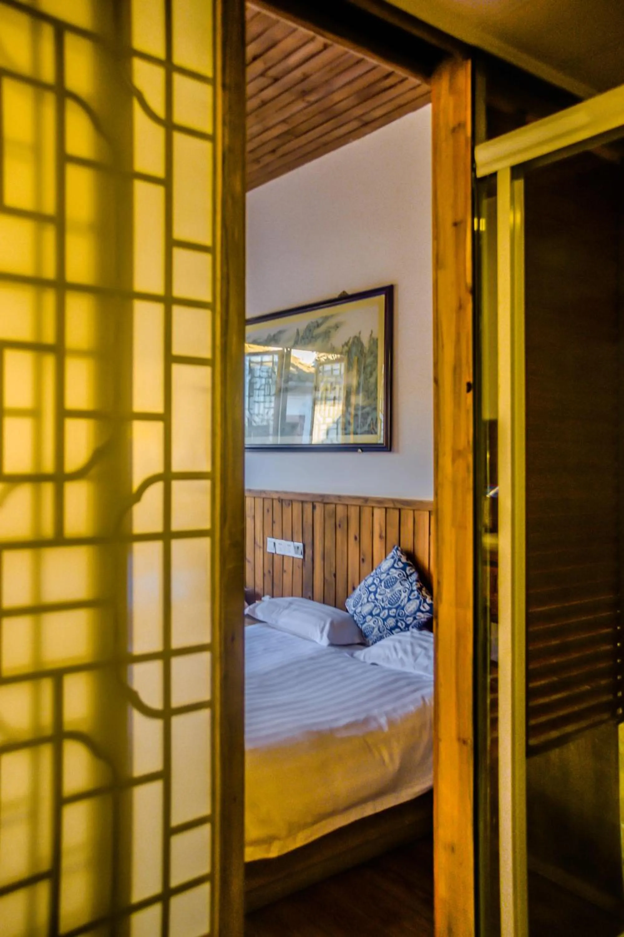 Bed in September Huizhou Inn