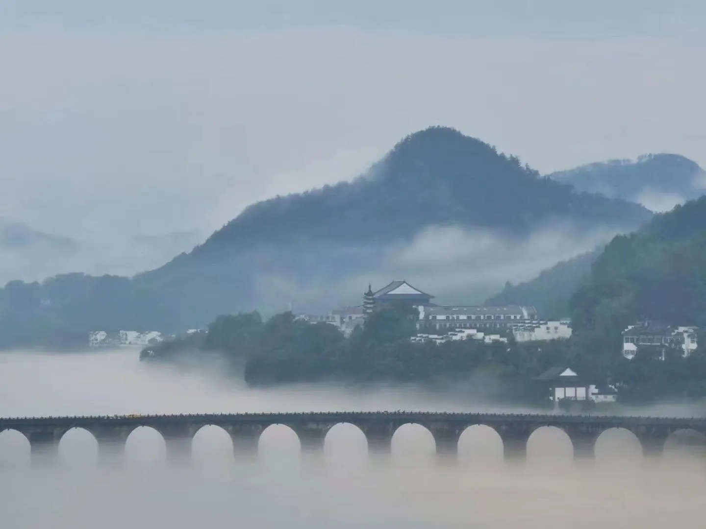 September Huizhou Inn