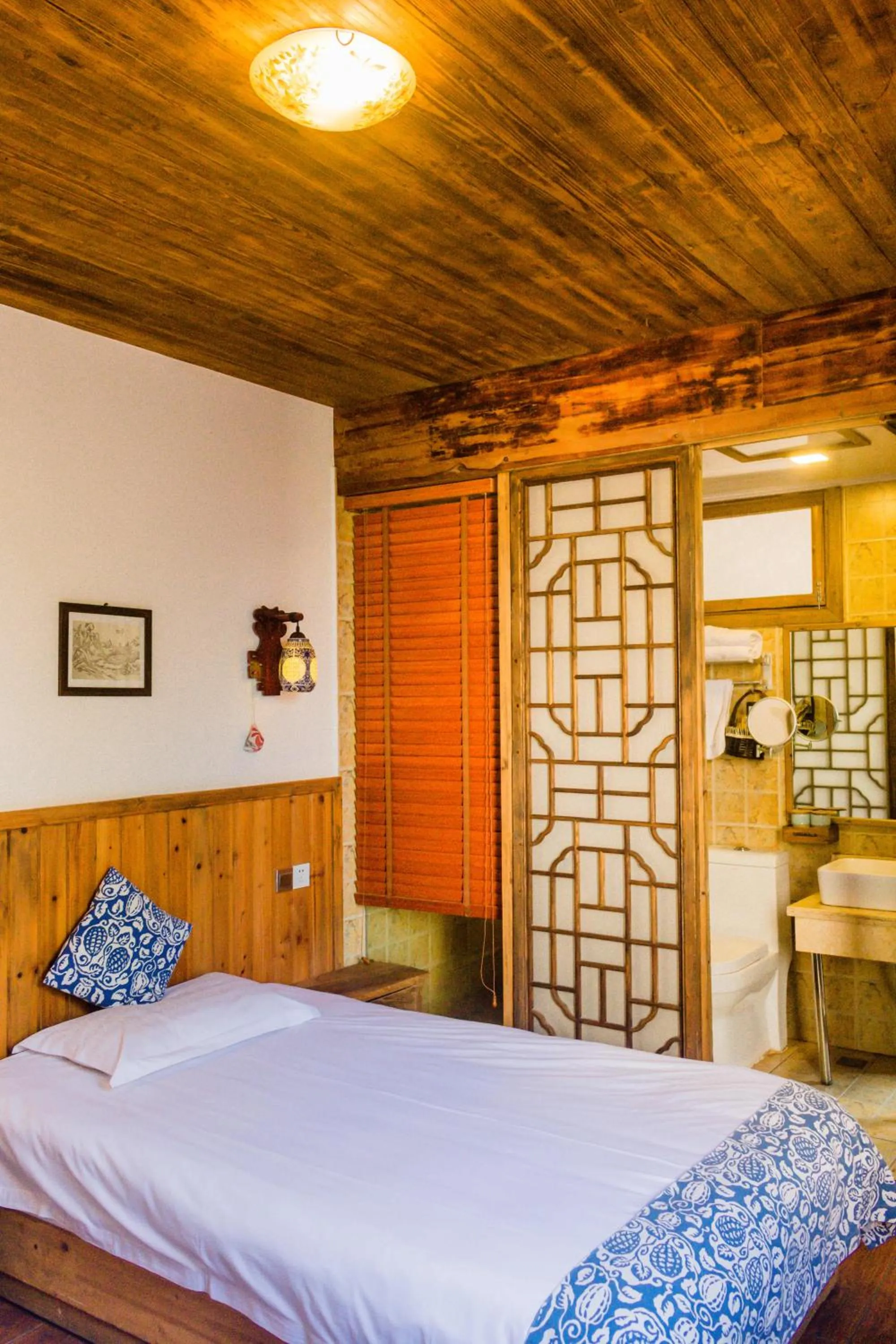 Bed in September Huizhou Inn