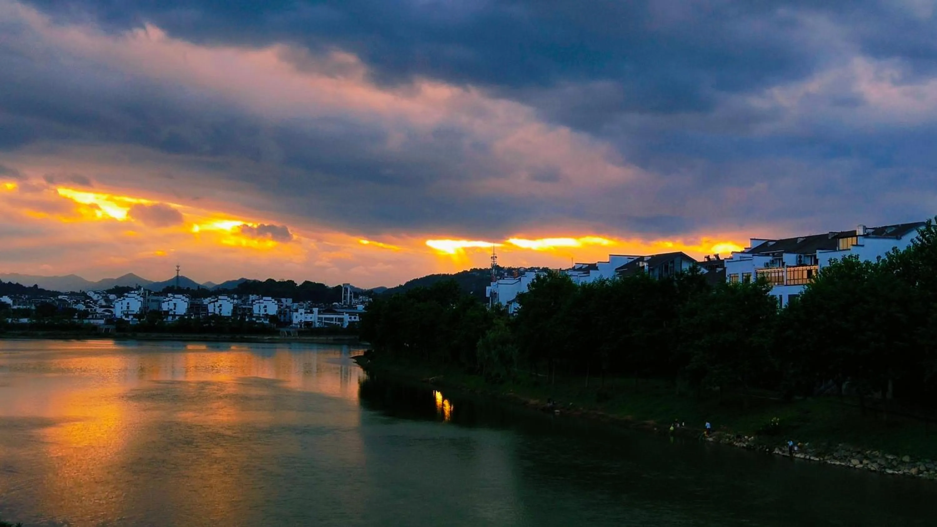 September Huizhou Inn