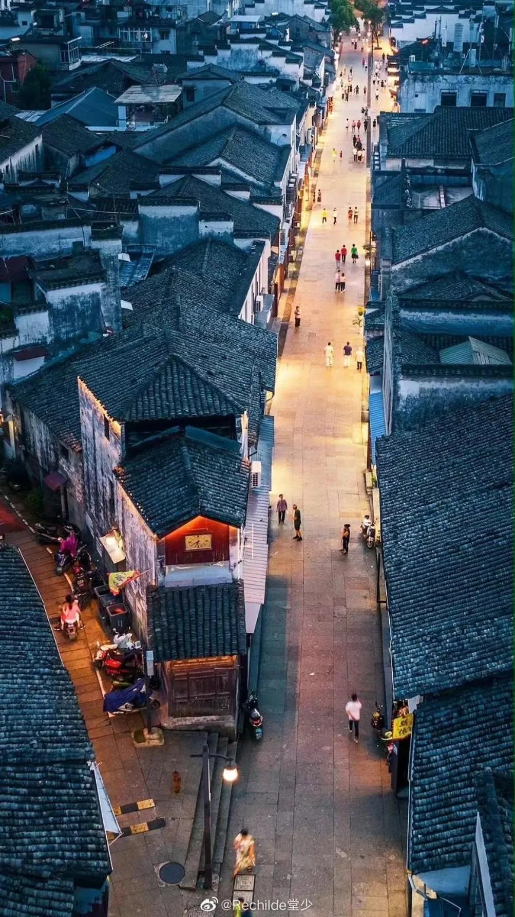 September Huizhou Inn