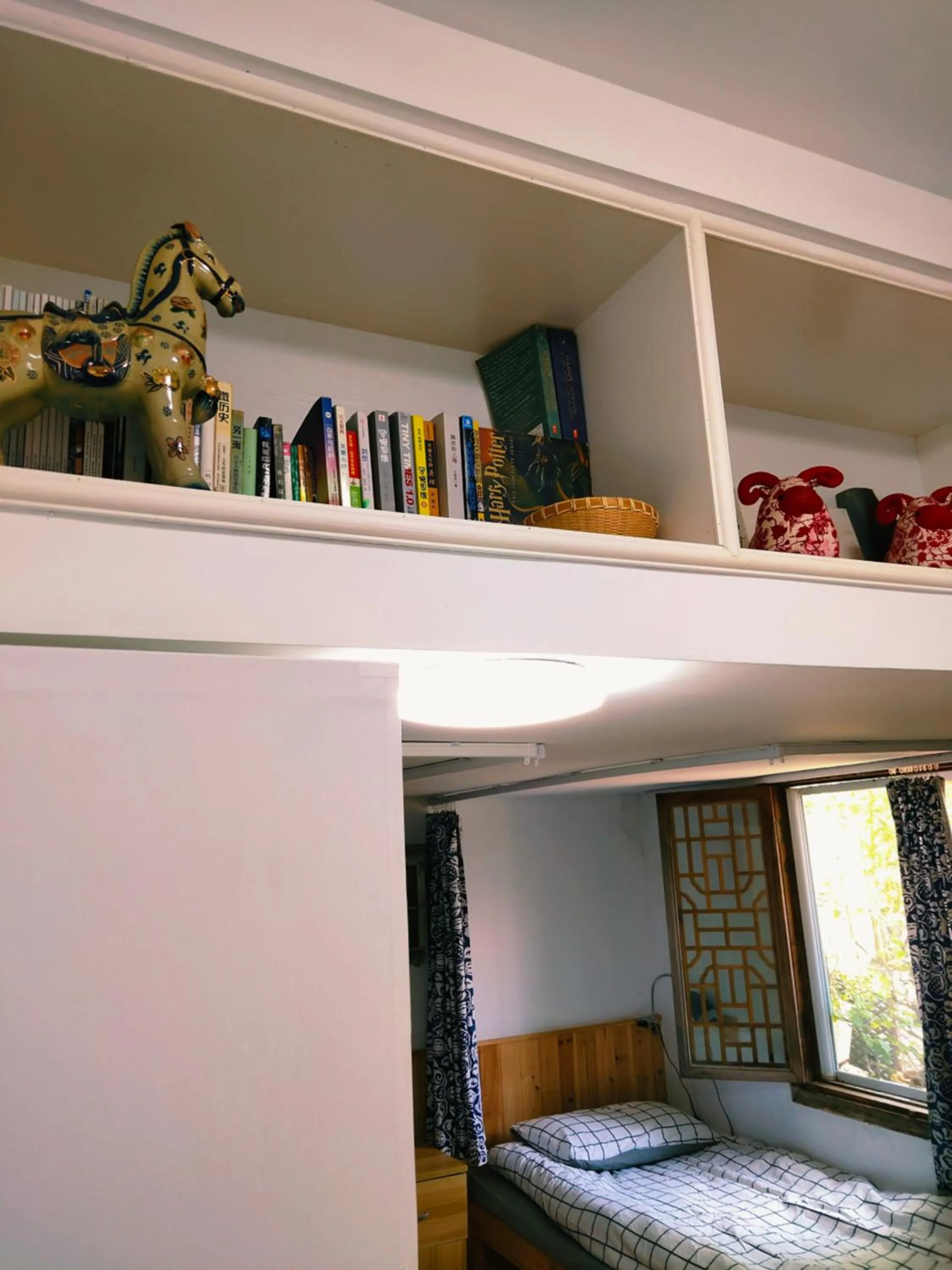 Bed in September Huizhou Inn