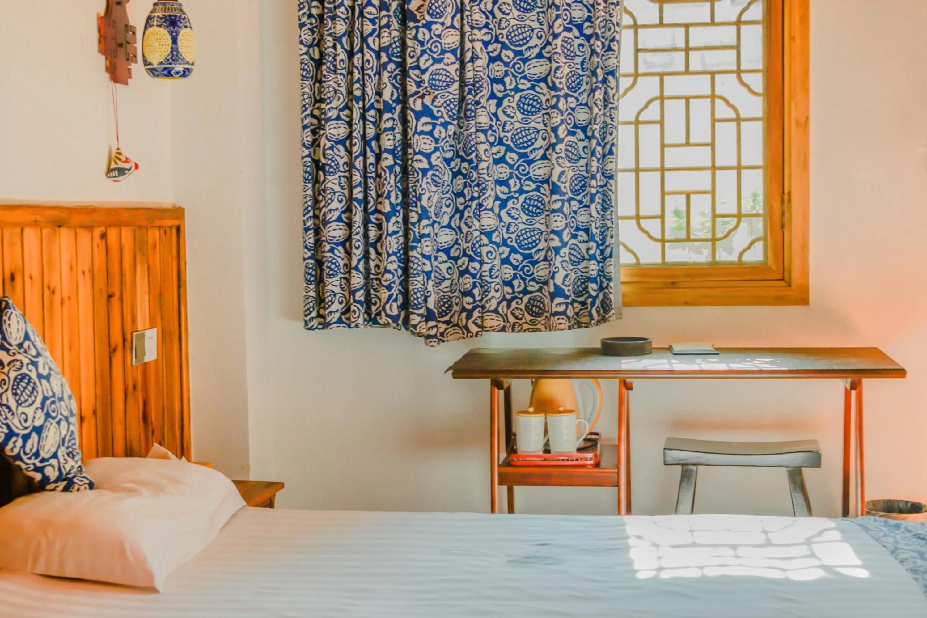 Bed in September Huizhou Inn