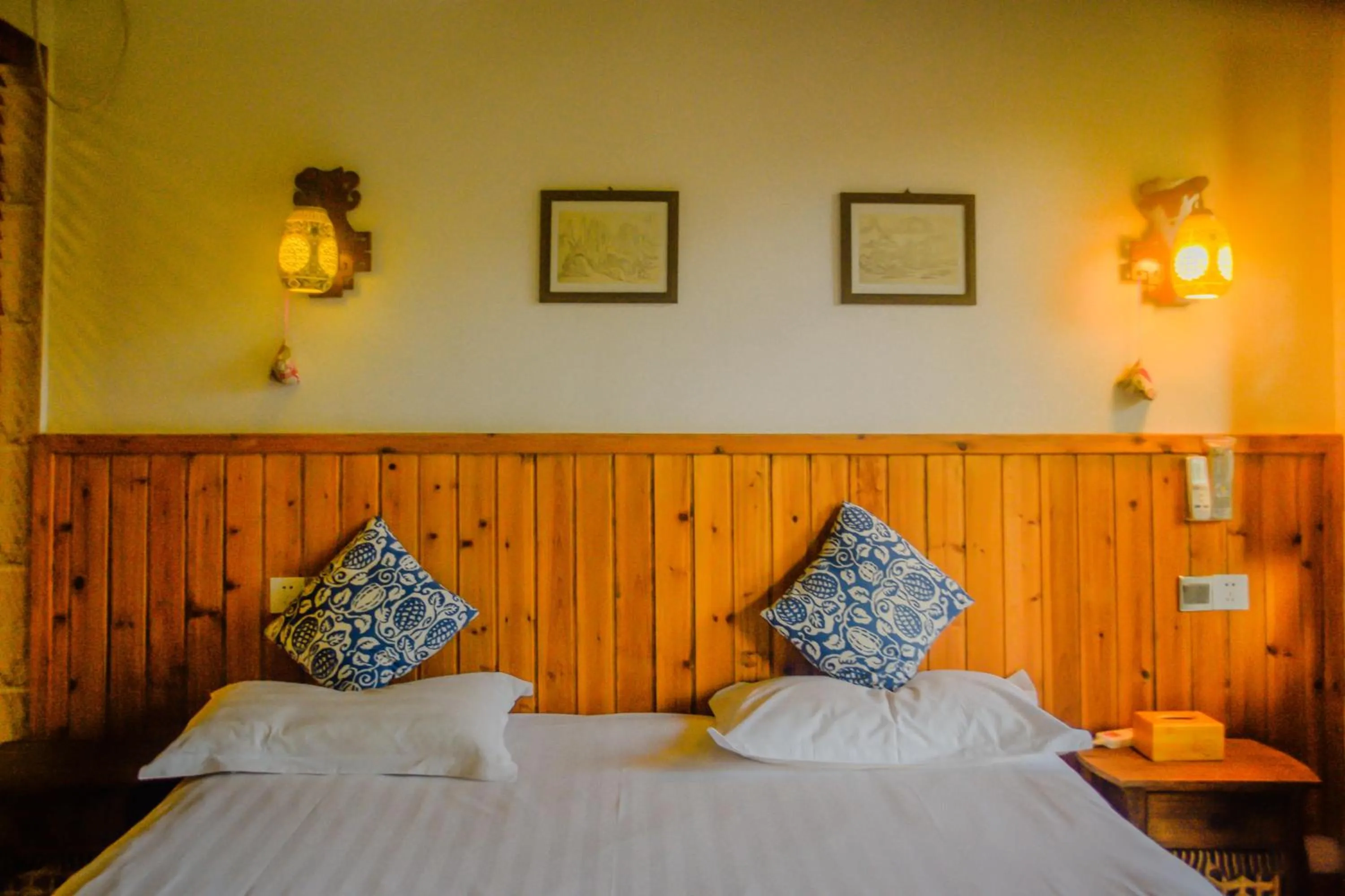 Bed in September Huizhou Inn