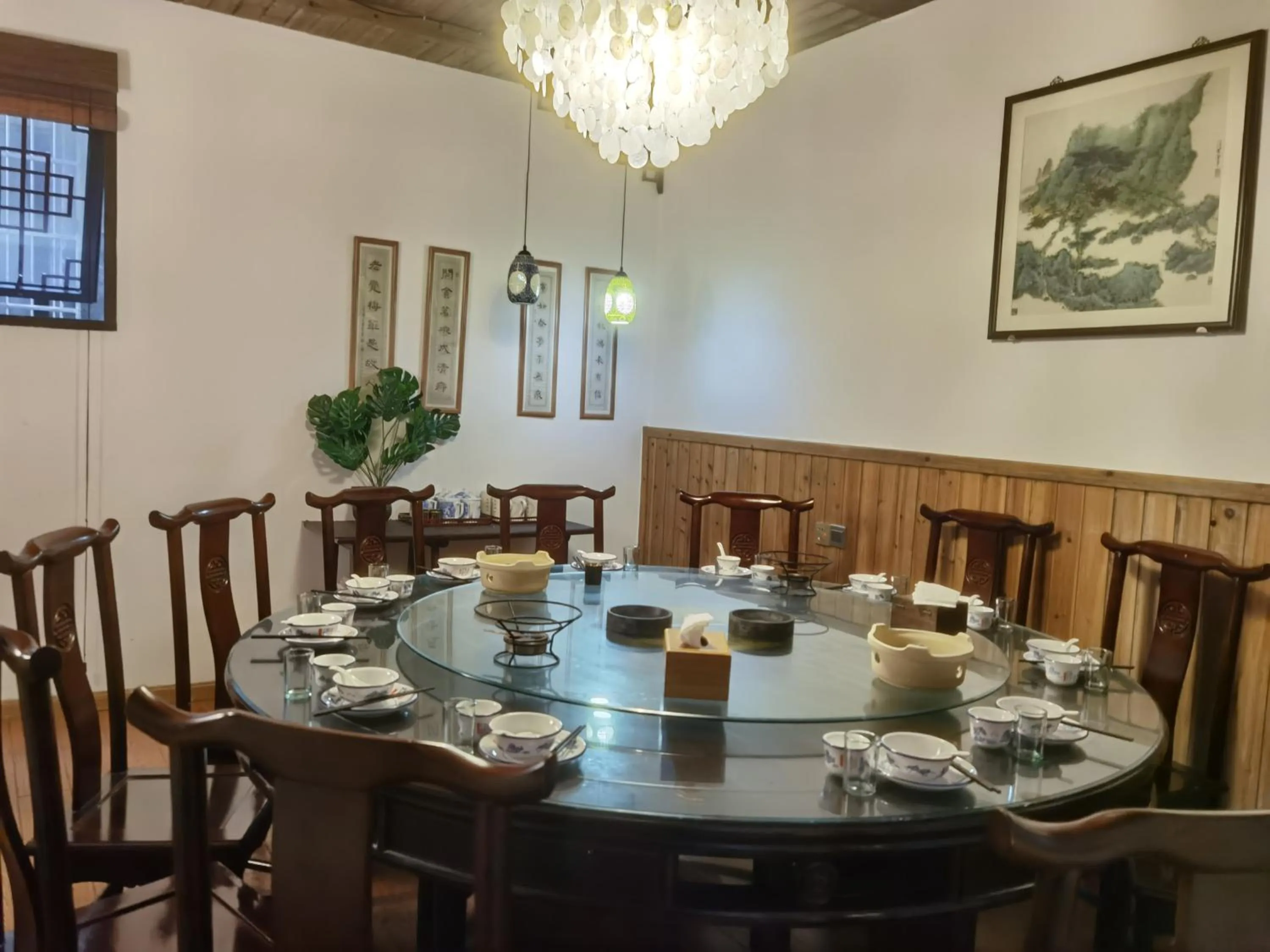 Restaurant/places to eat in September Huizhou Inn