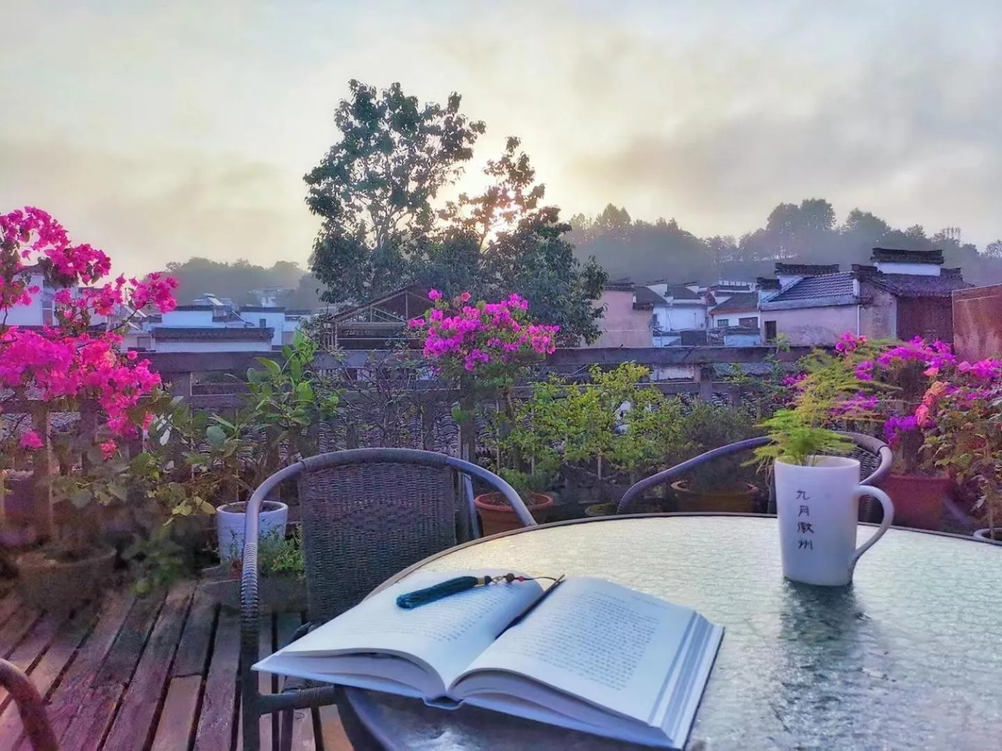 September Huizhou Inn