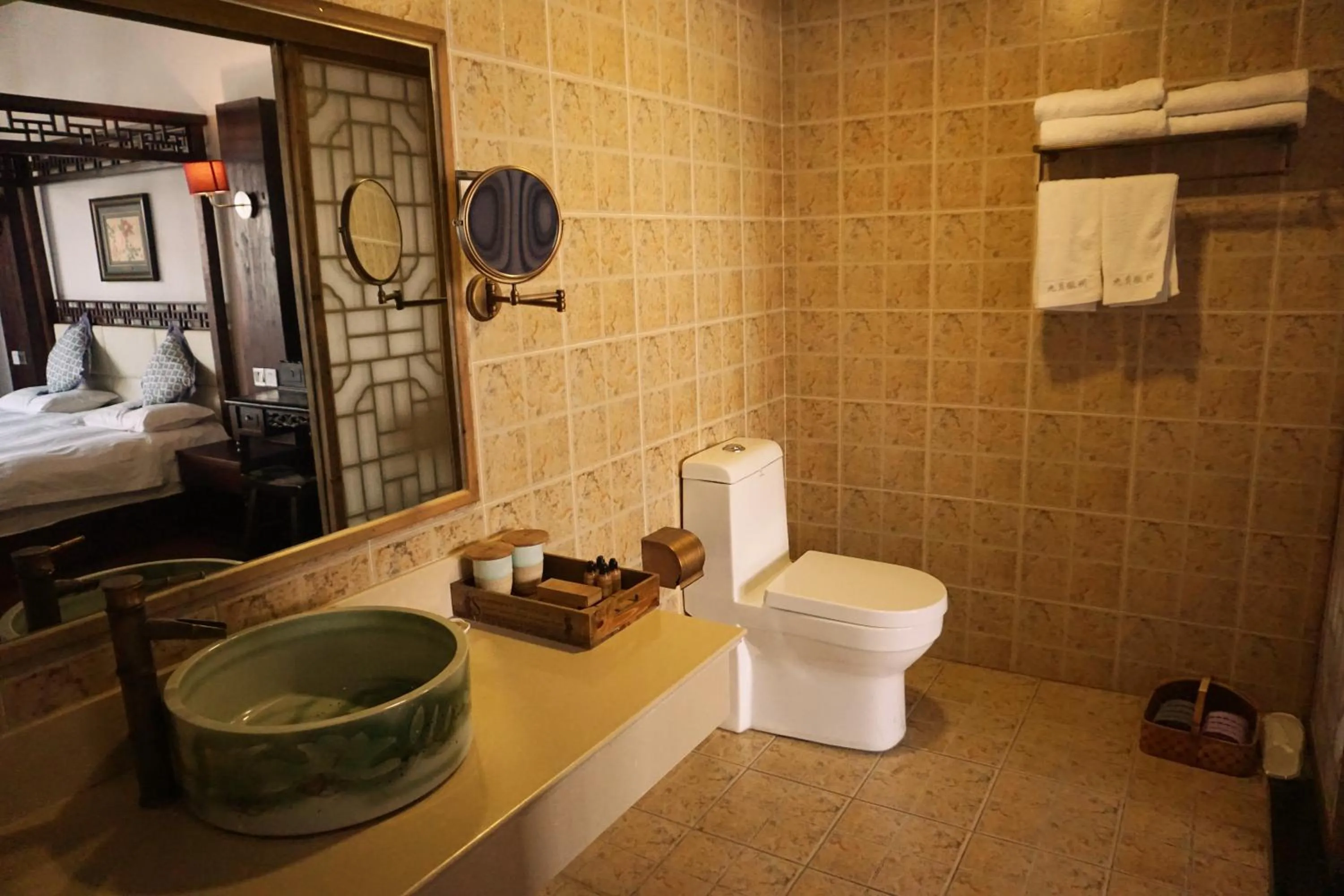 Toilet in September Huizhou Inn