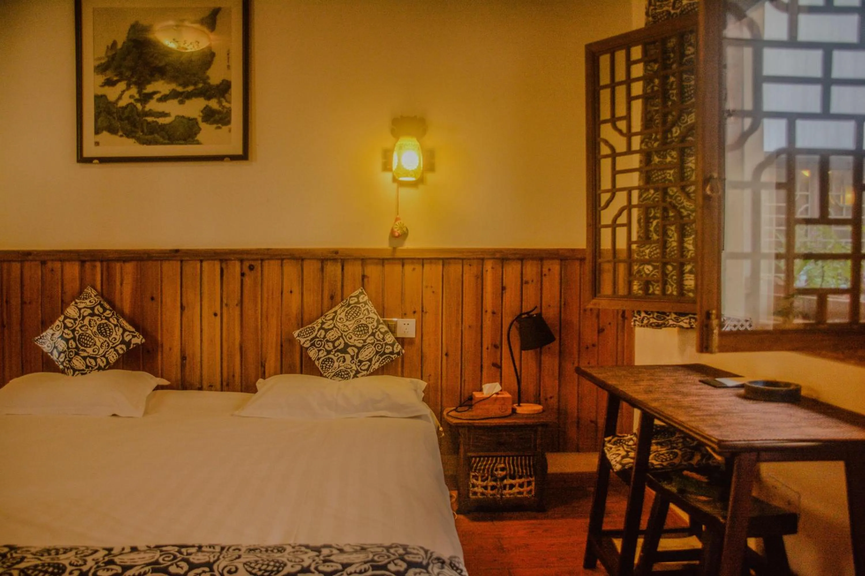 Decorative detail, Bed in September Huizhou Inn