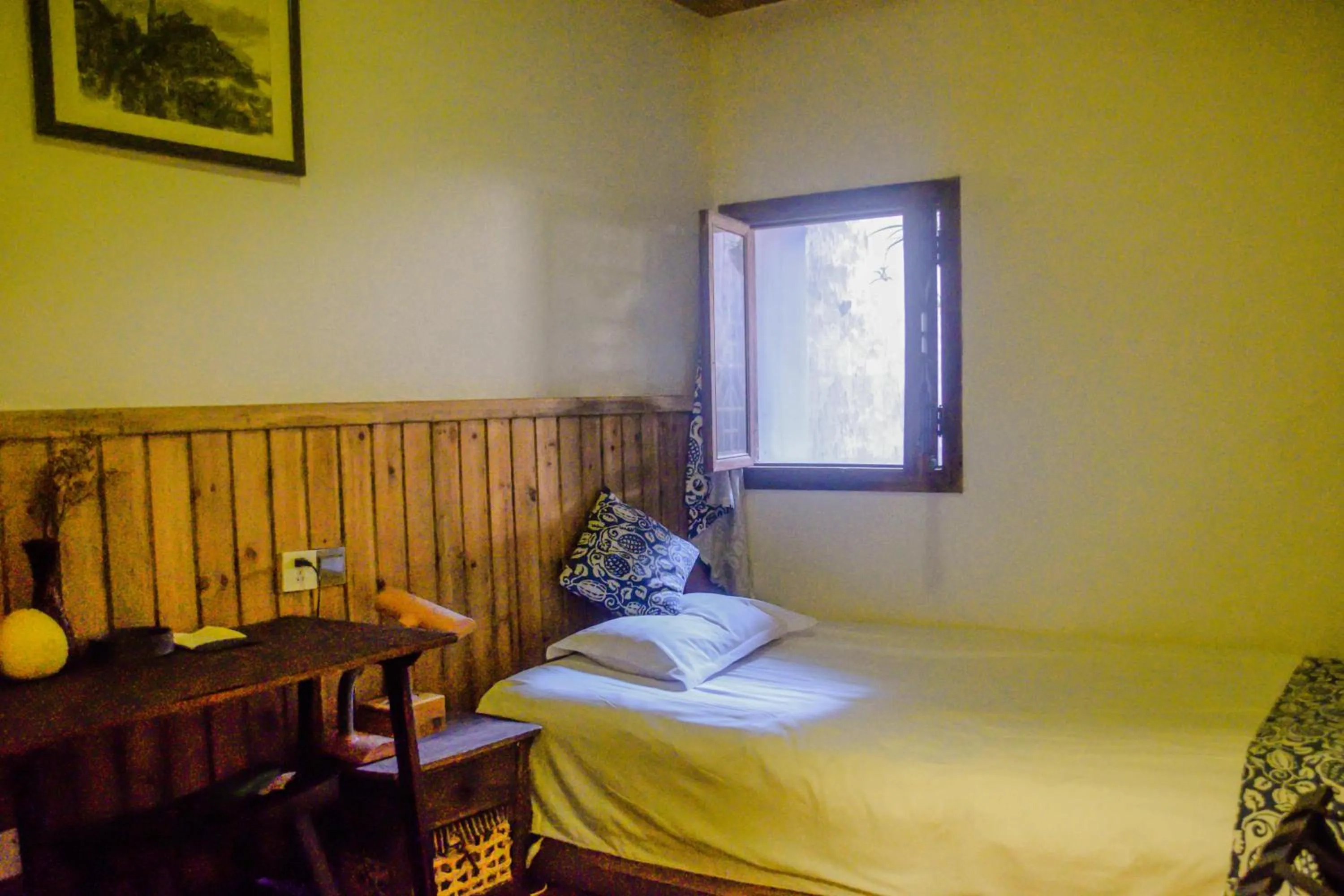 Bed in September Huizhou Inn