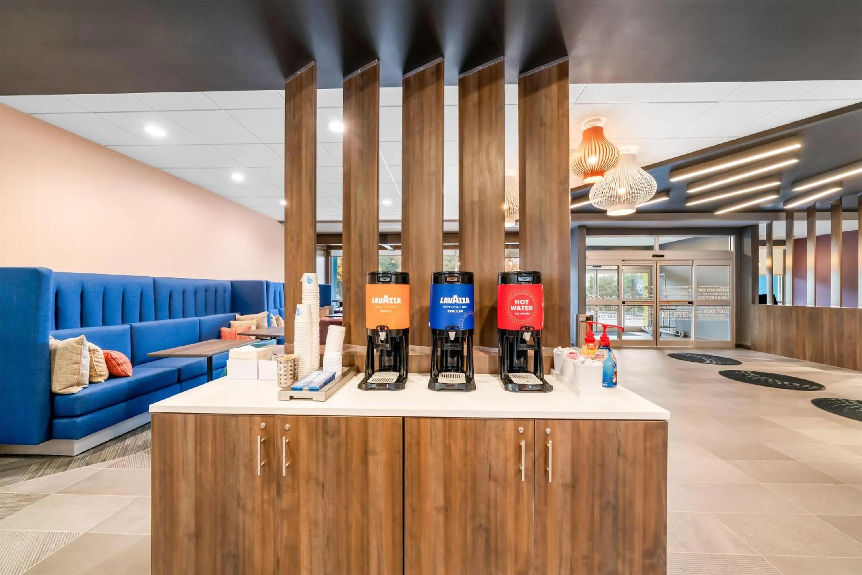 Dining area in Tru By Hilton Brockton