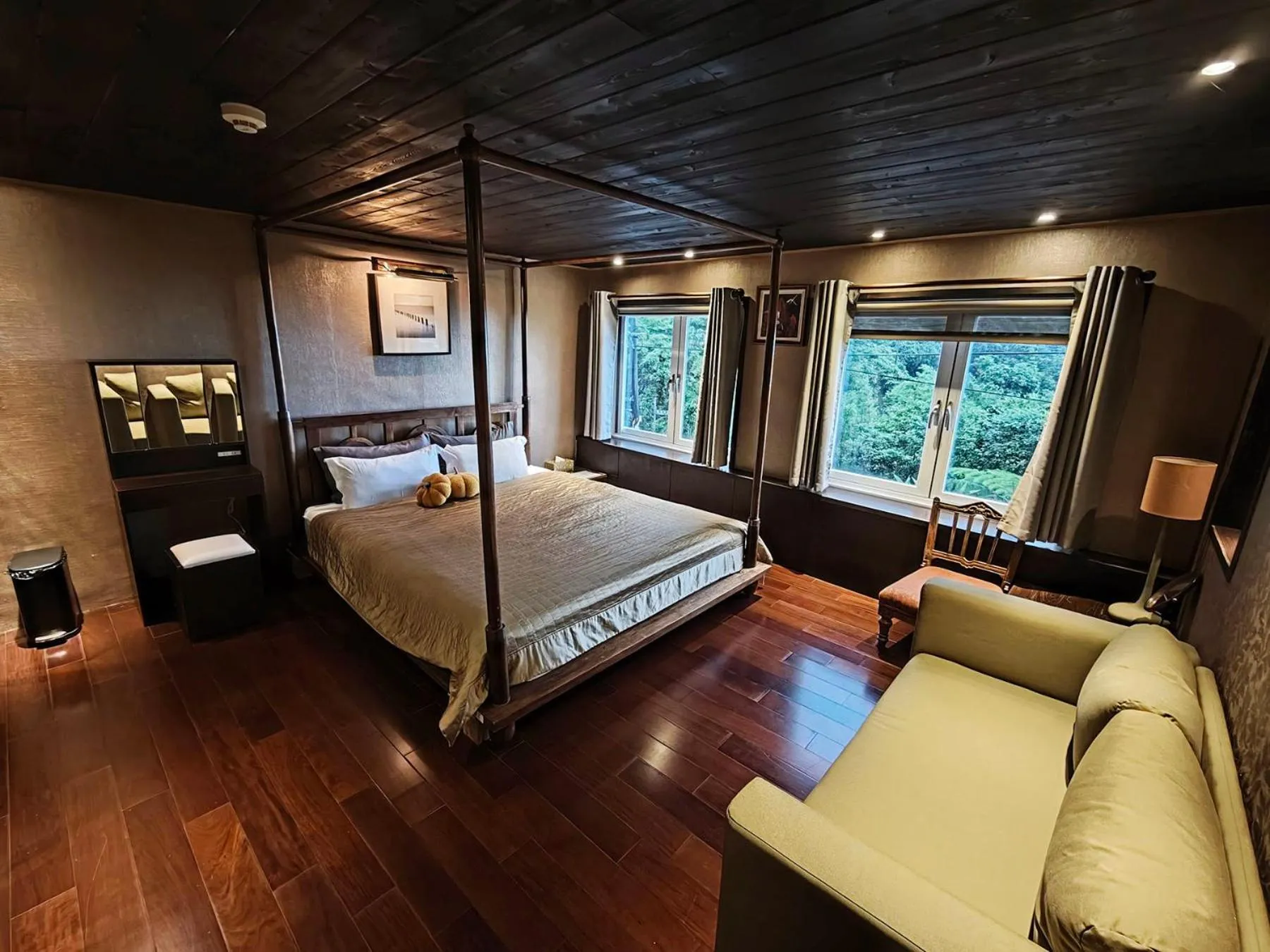 Bed in 金石新月光 Gold Stone Crescent Moon Light