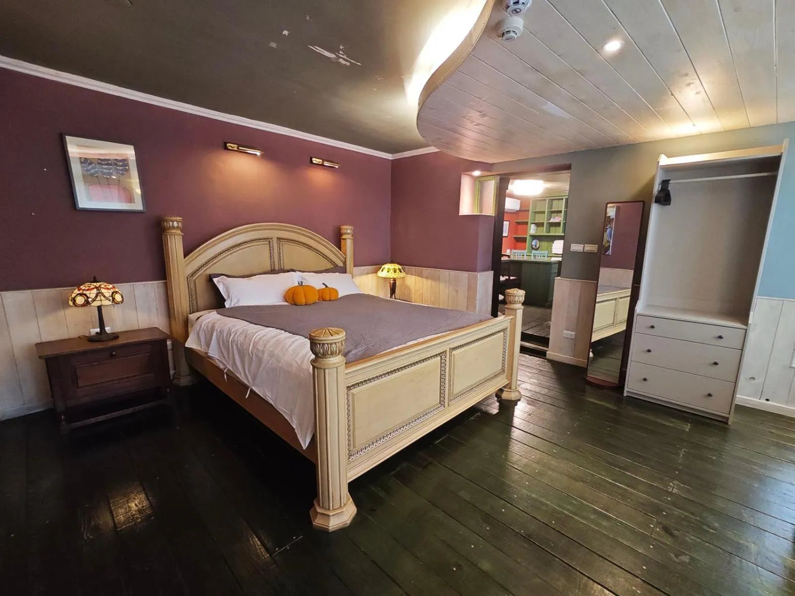 Bed in 金石新月光 Gold Stone Crescent Moon Light