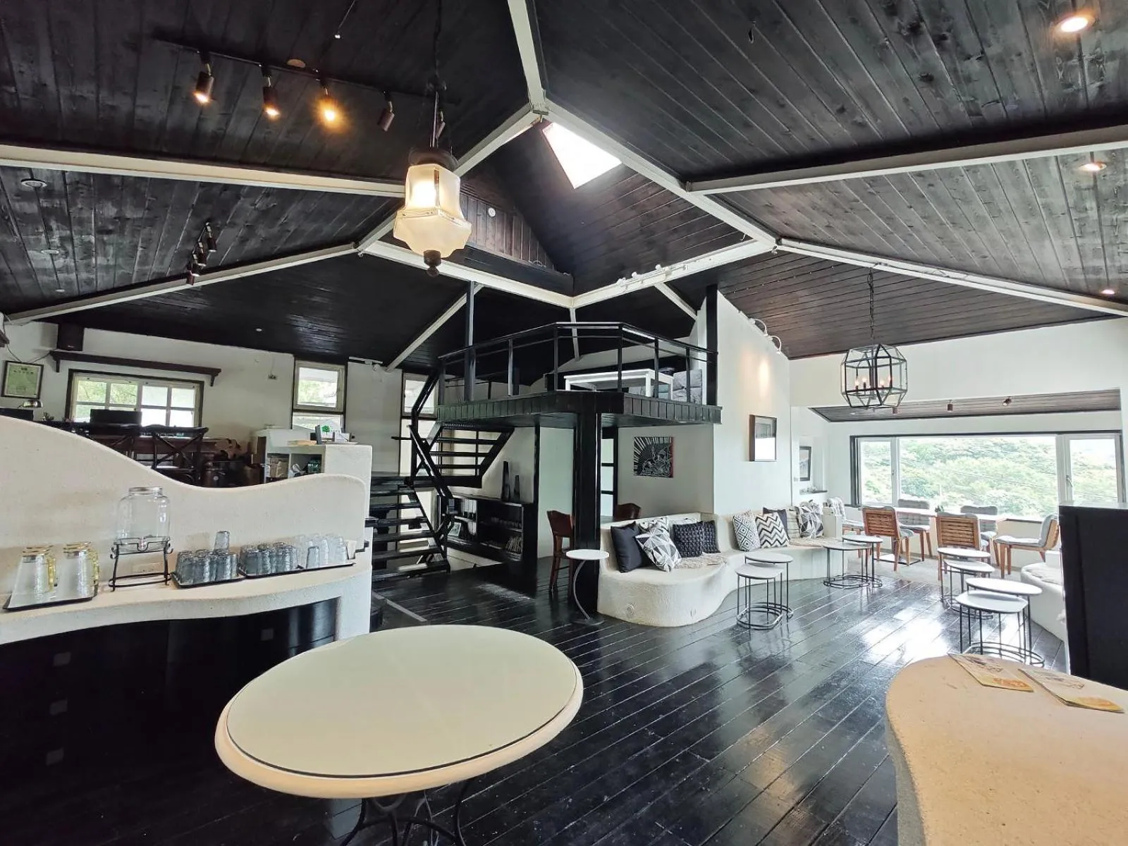 Living room in 金石新月光 Gold Stone Crescent Moon Light