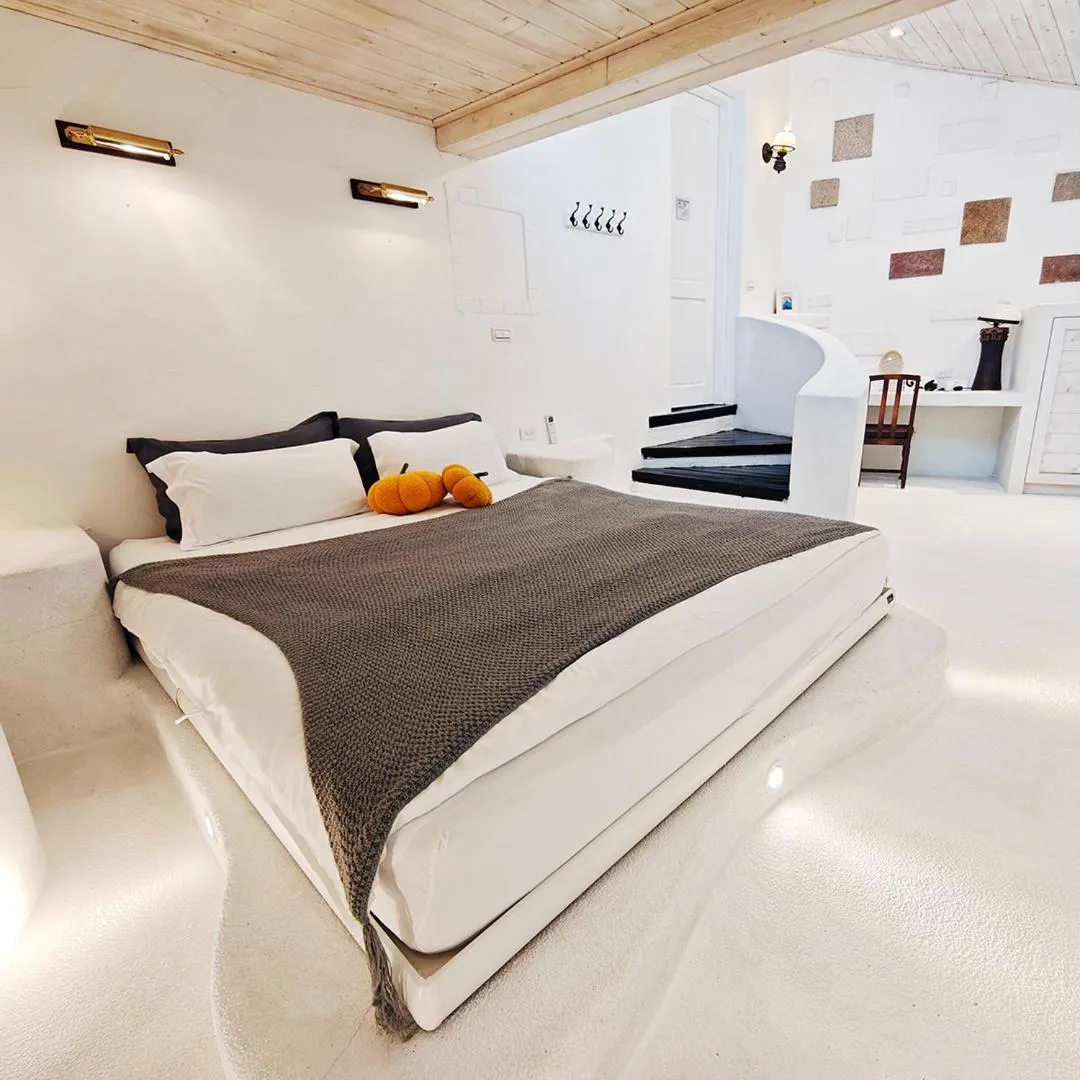 Bed in 金石新月光 Gold Stone Crescent Moon Light