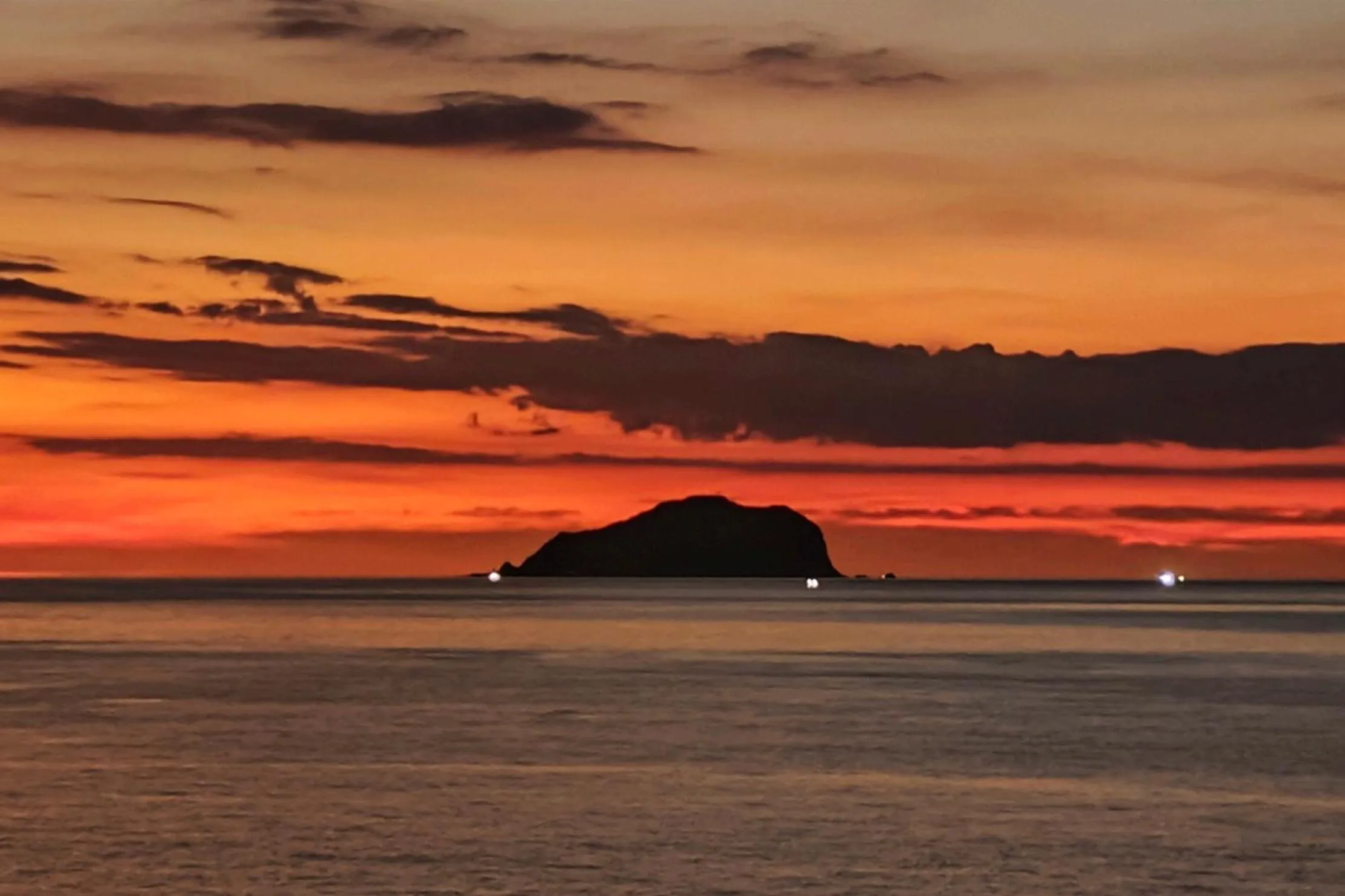 金石新月光 Gold Stone Crescent Moon Light