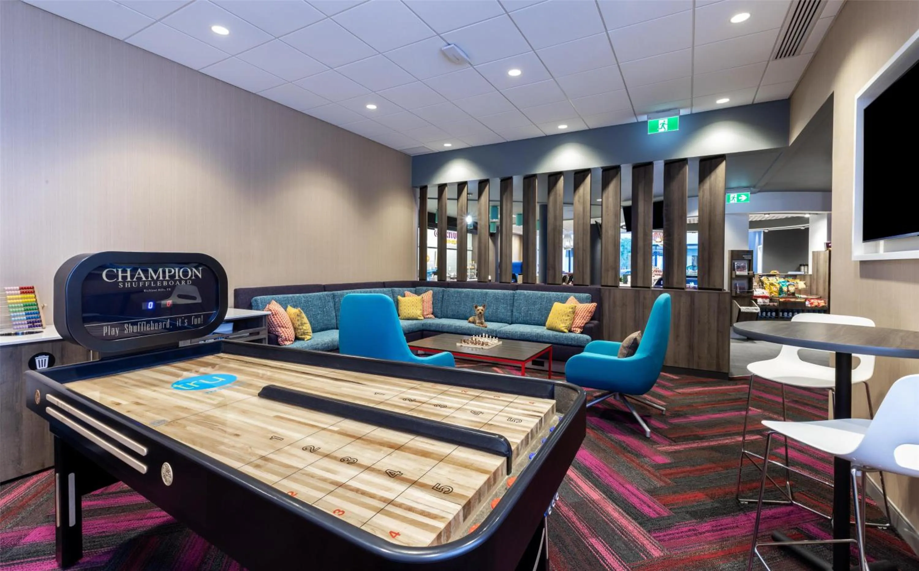 Game Room in Tru By Hilton Montréal centre-ville