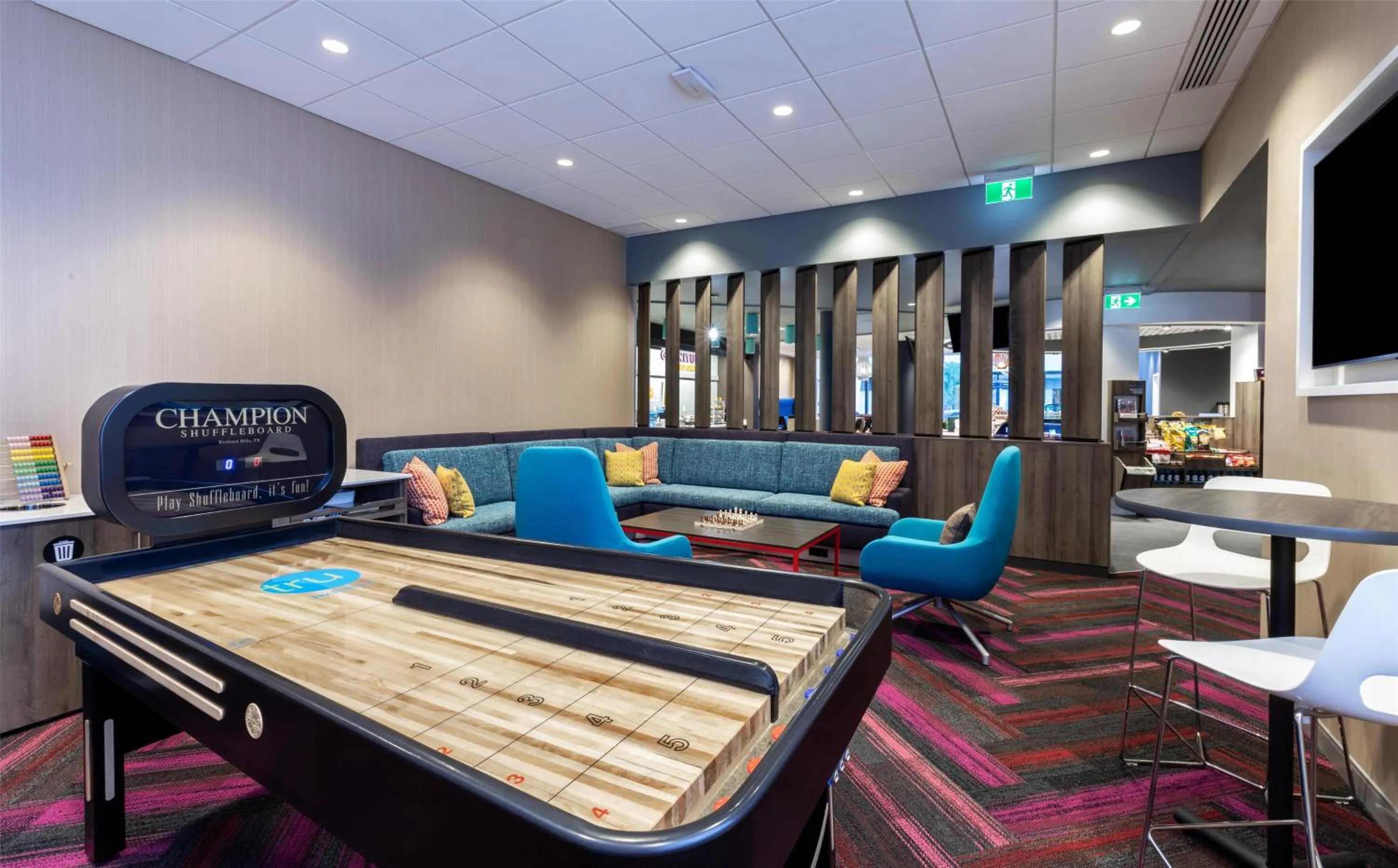 Game Room in Tru By Hilton Montréal centre-ville