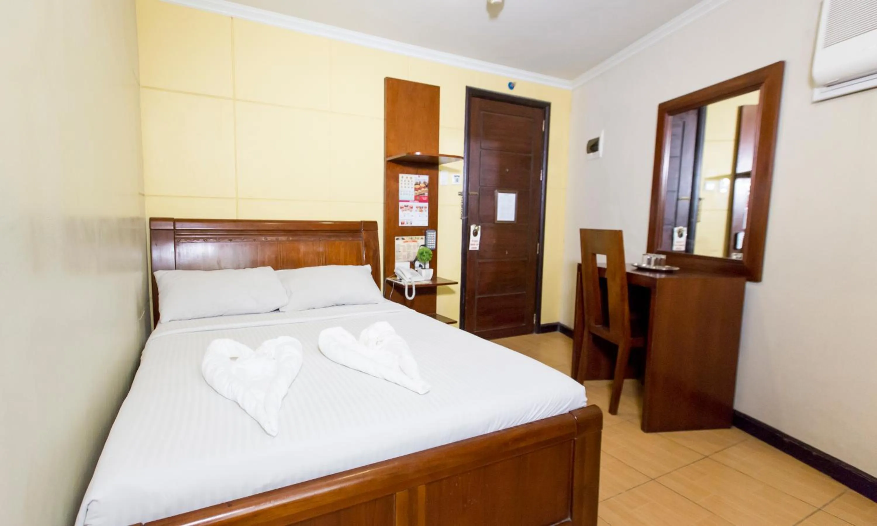 Photo of the whole room, Bed in One Lourdes Dormitel