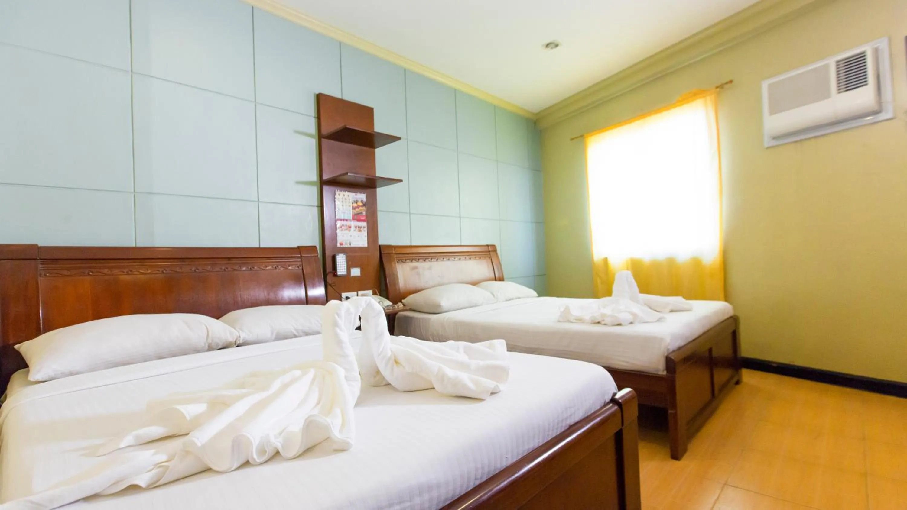 bunk bed, Bed in One Lourdes Dormitel