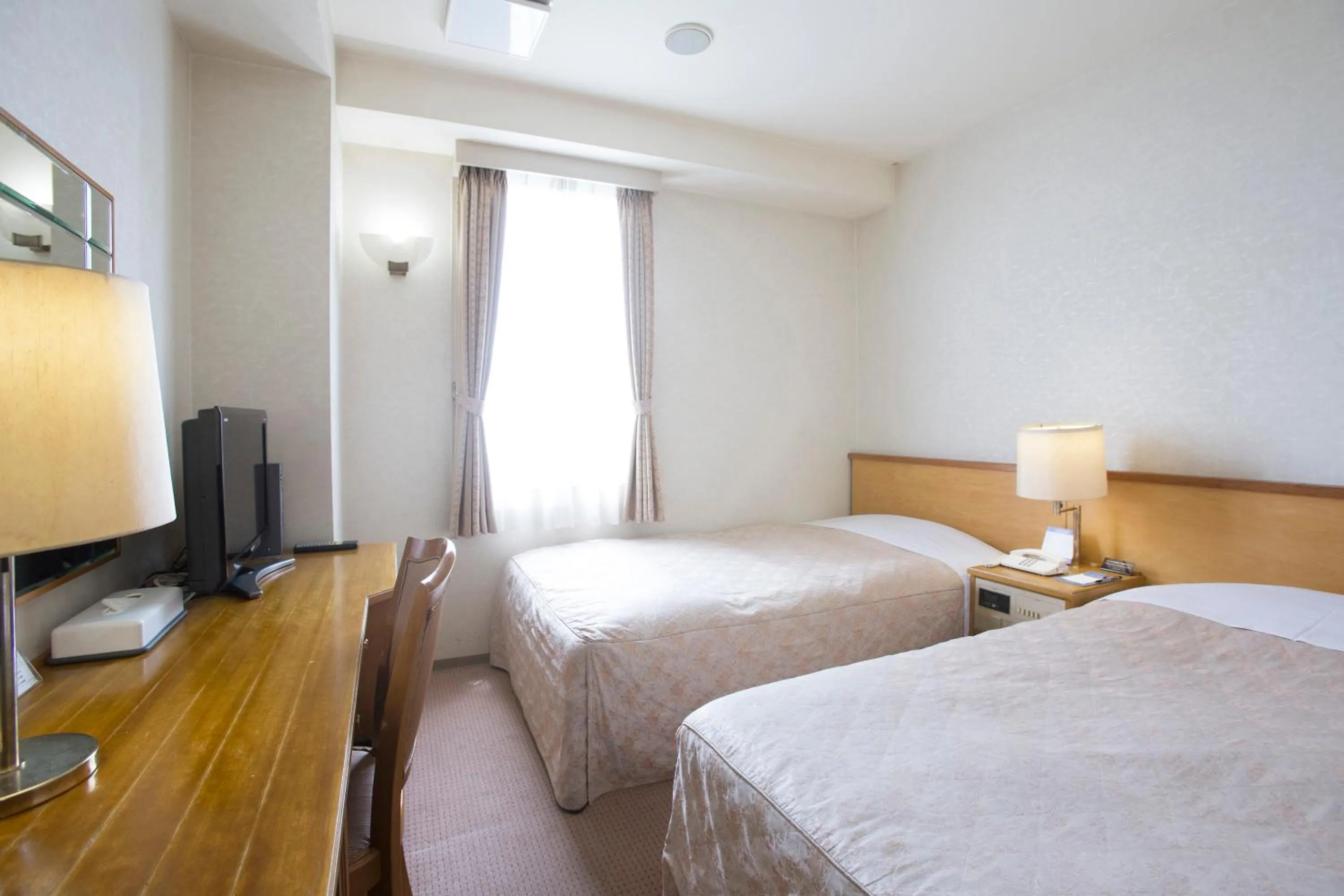 Photo of the whole room, Bed in Tetoranze Makuhari Inagekaigan Hotel