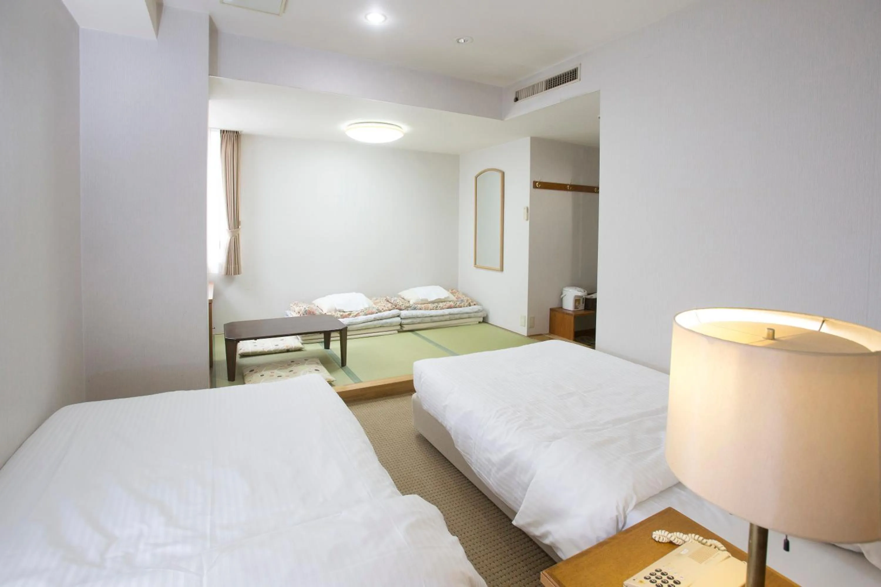 Photo of the whole room, Bed in Tetoranze Makuhari Inagekaigan Hotel