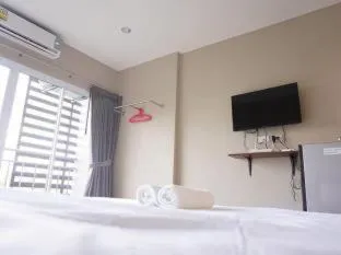 TV and multimedia, Bed in Chompu Nakarin Apartment