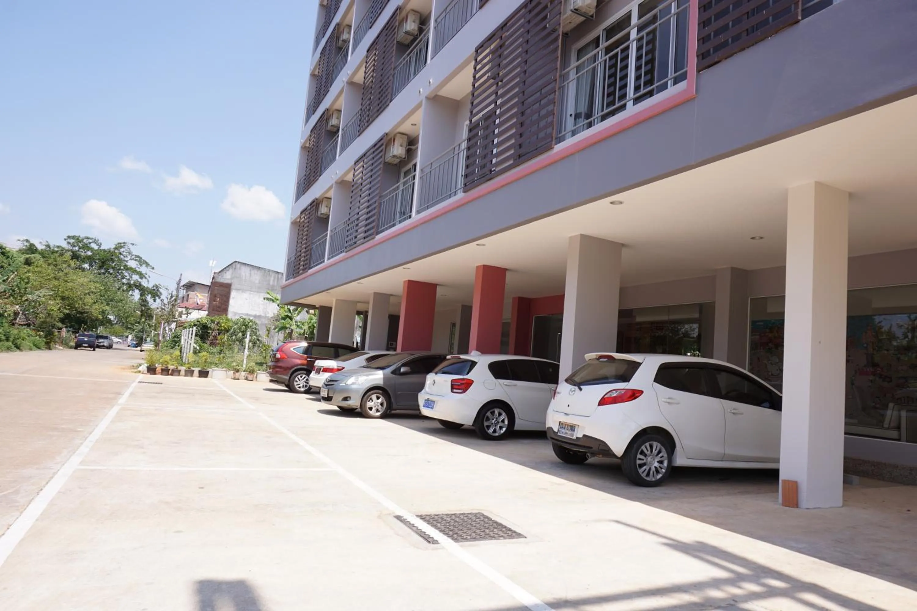 Facade/entrance in Chompu Nakarin Apartment