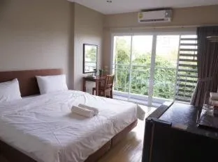 Living room, Bed in Chompu Nakarin Apartment