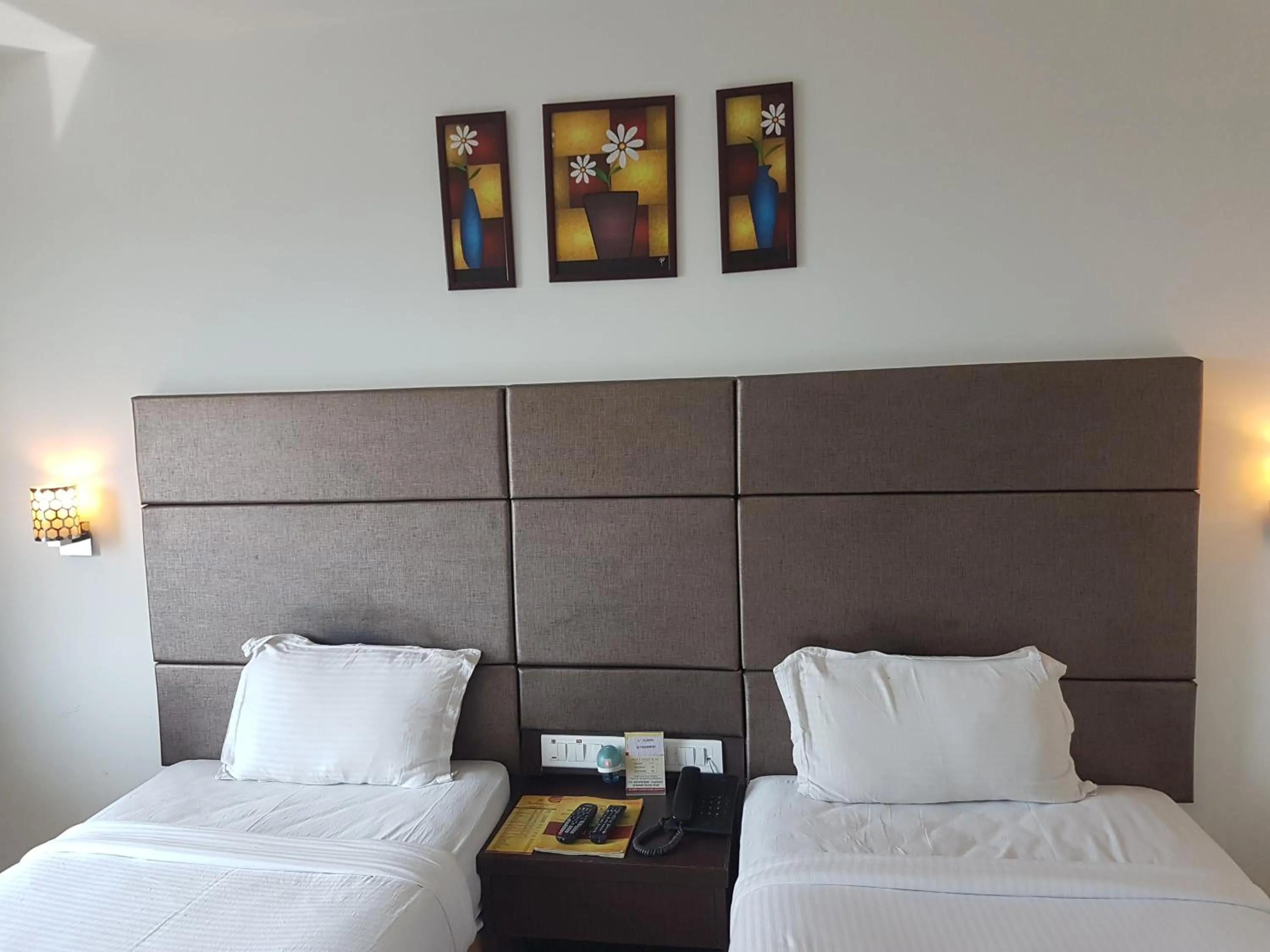 Bed in Hotel Sitara Grand Miyapur