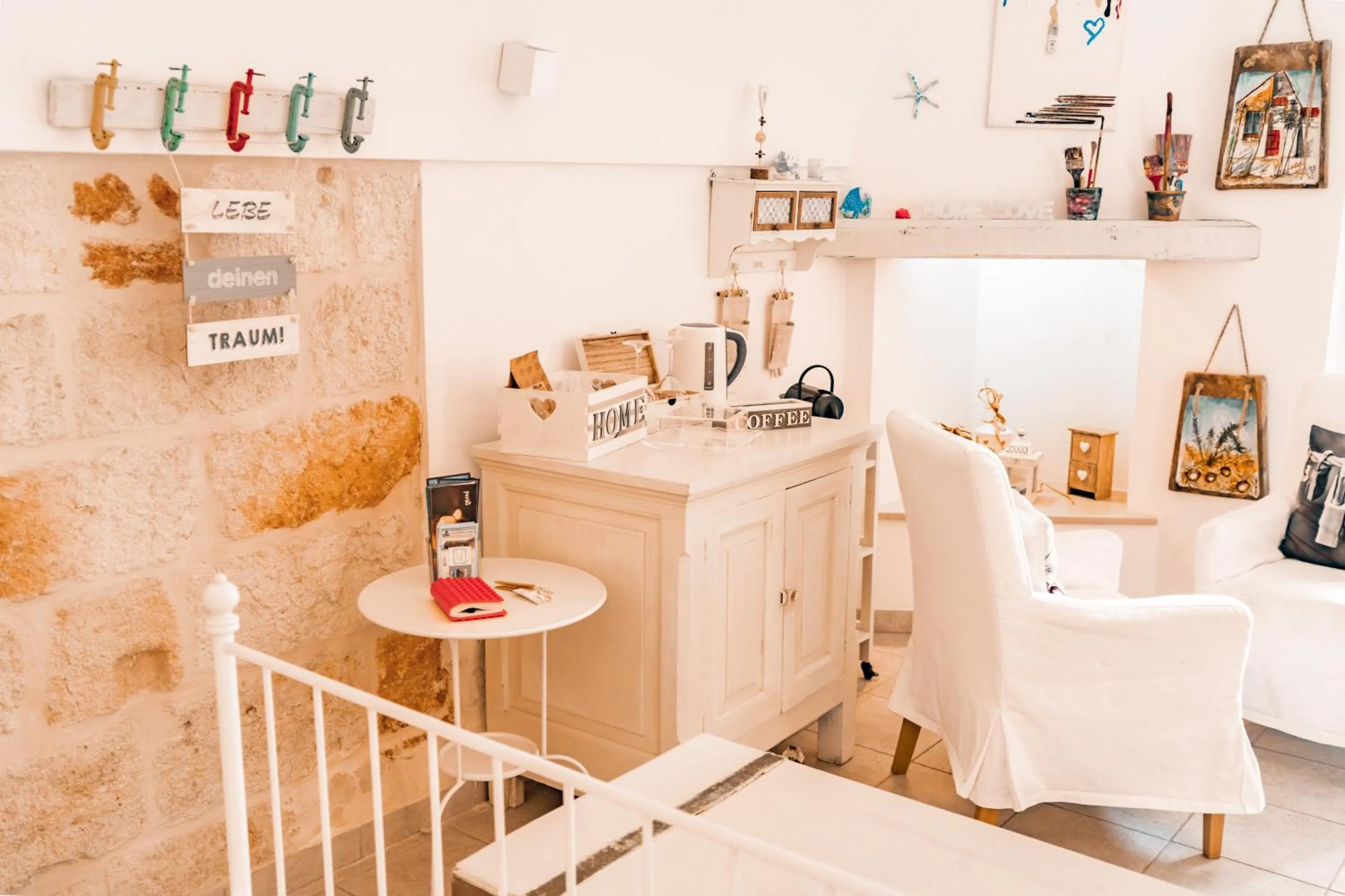 Coffee/tea facilities in Karen House B&B