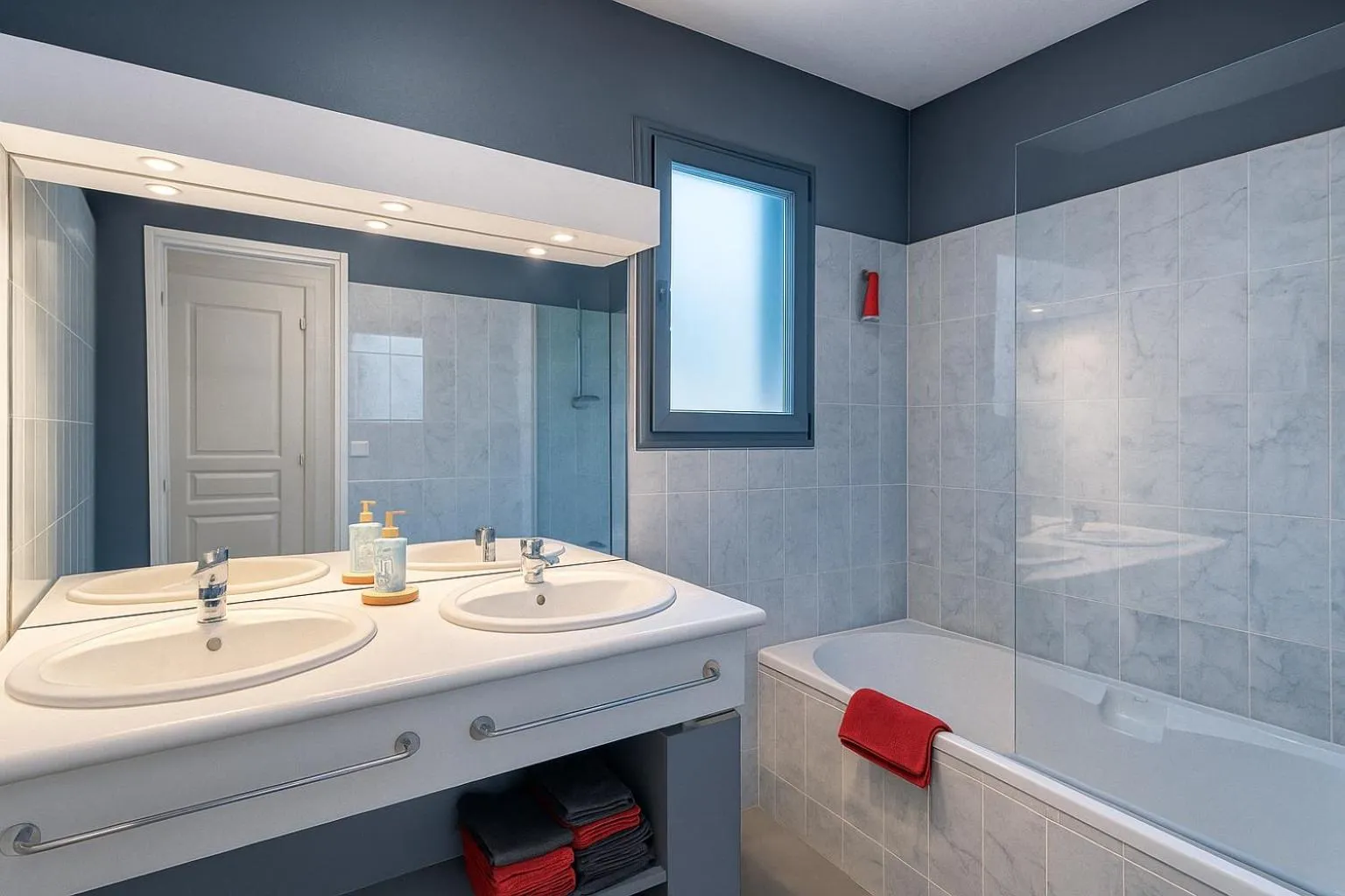 Bathroom in Appartements de l'Octroi avec parking