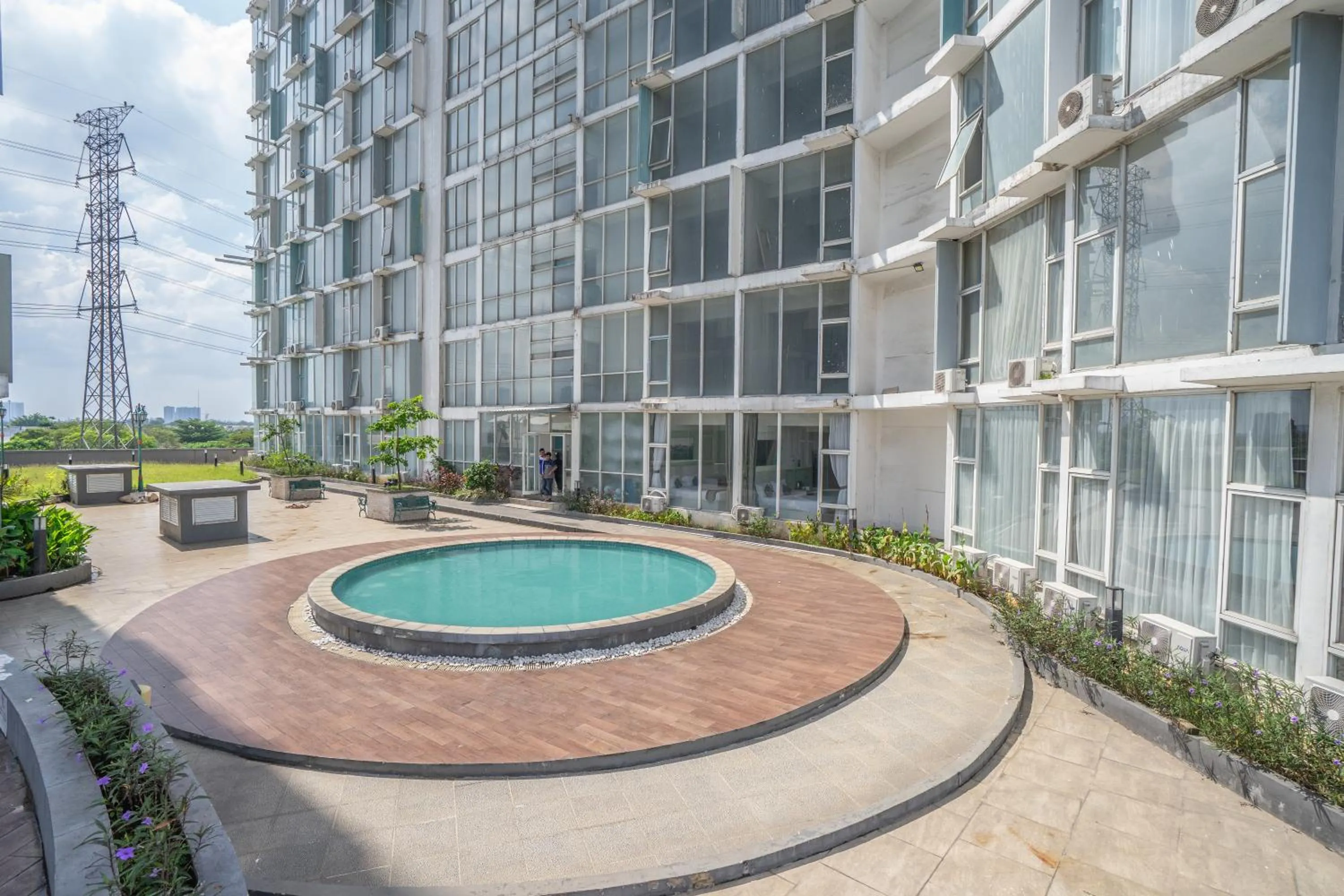 Pool view in ROKET ROOM Majestic By Reccoma