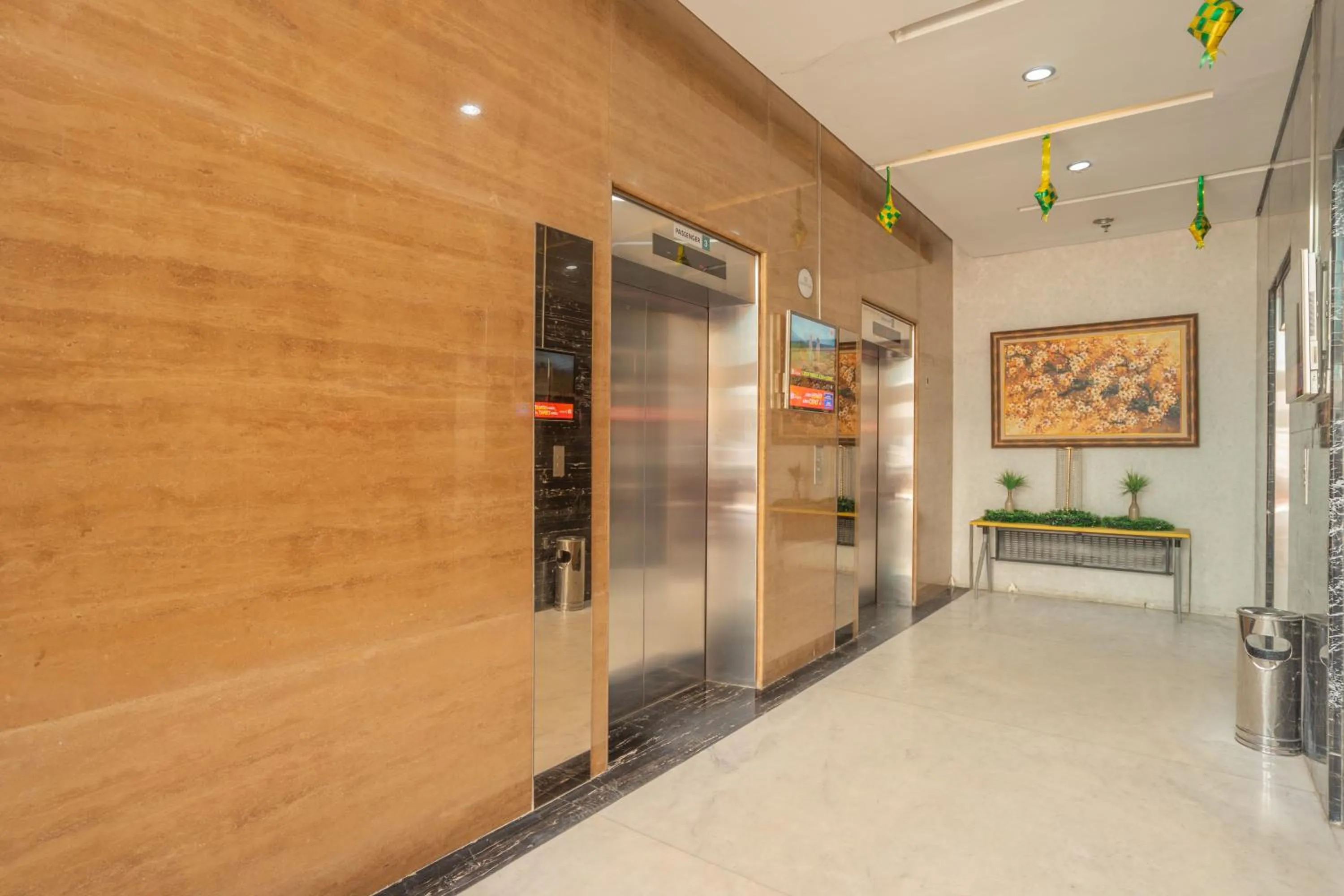 elevator in ROKET ROOM Majestic By Reccoma