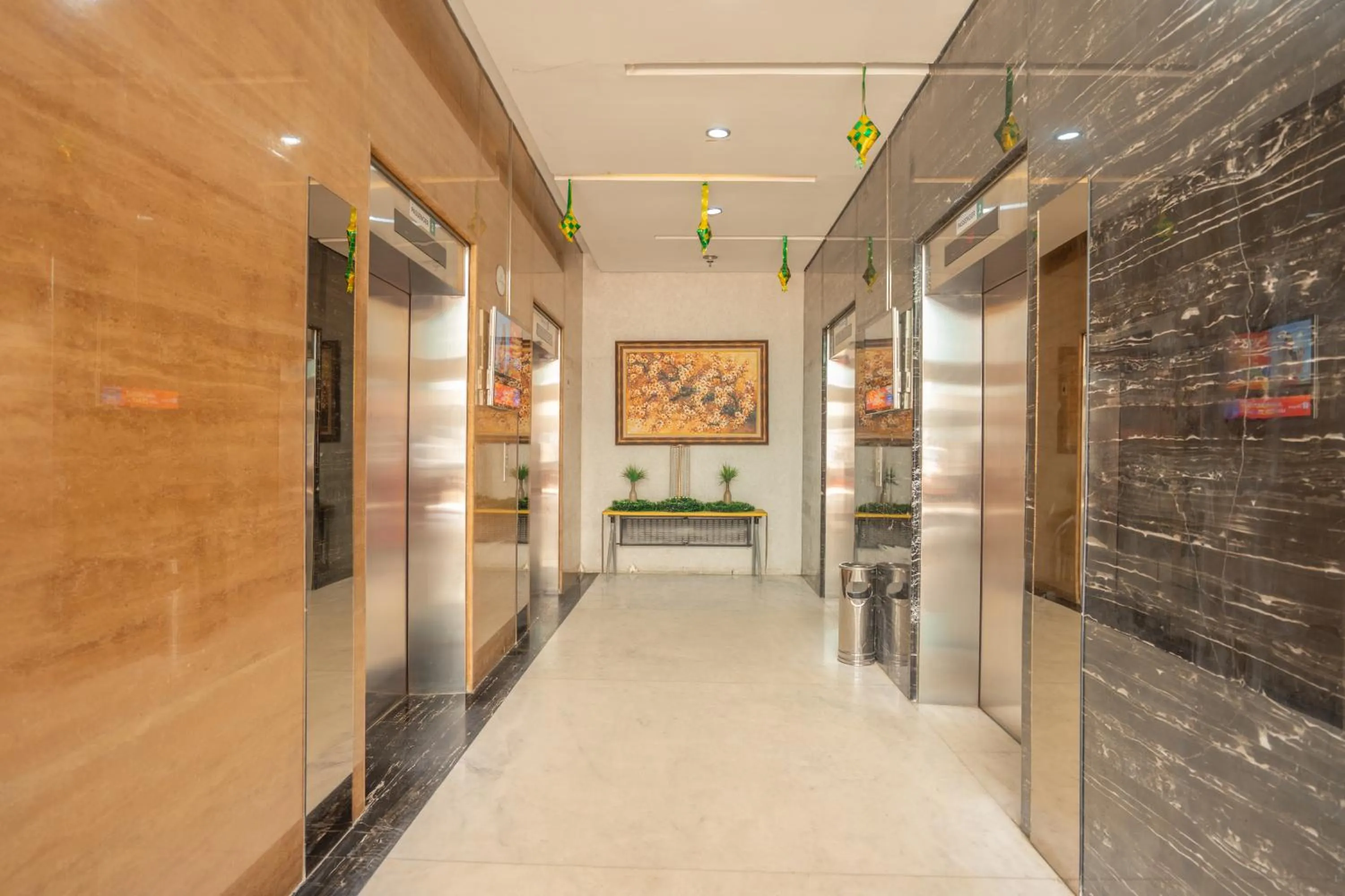 elevator in ROKET ROOM Majestic By Reccoma