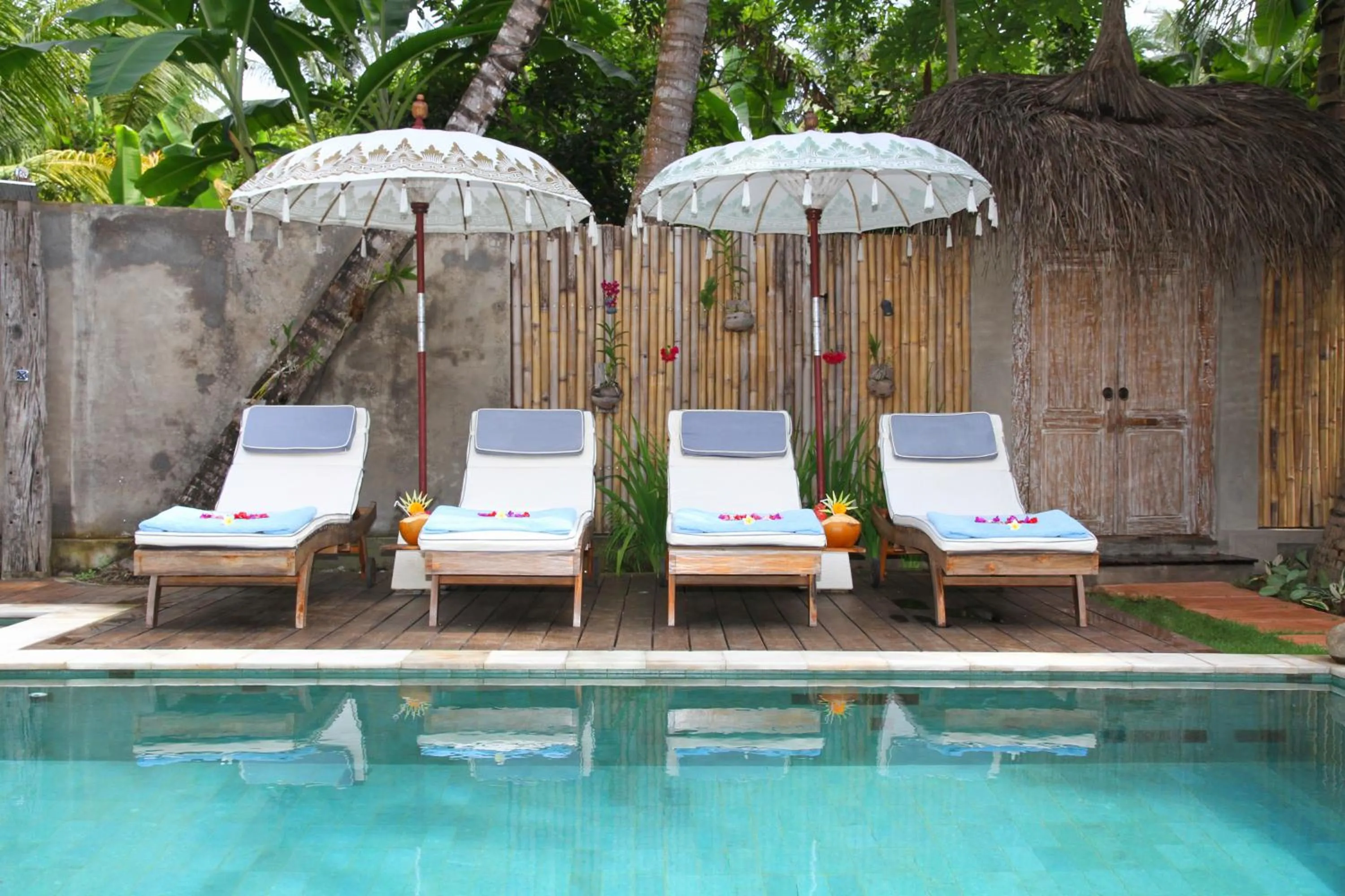 Swimming pool in Cili Emas Oceanside Resort