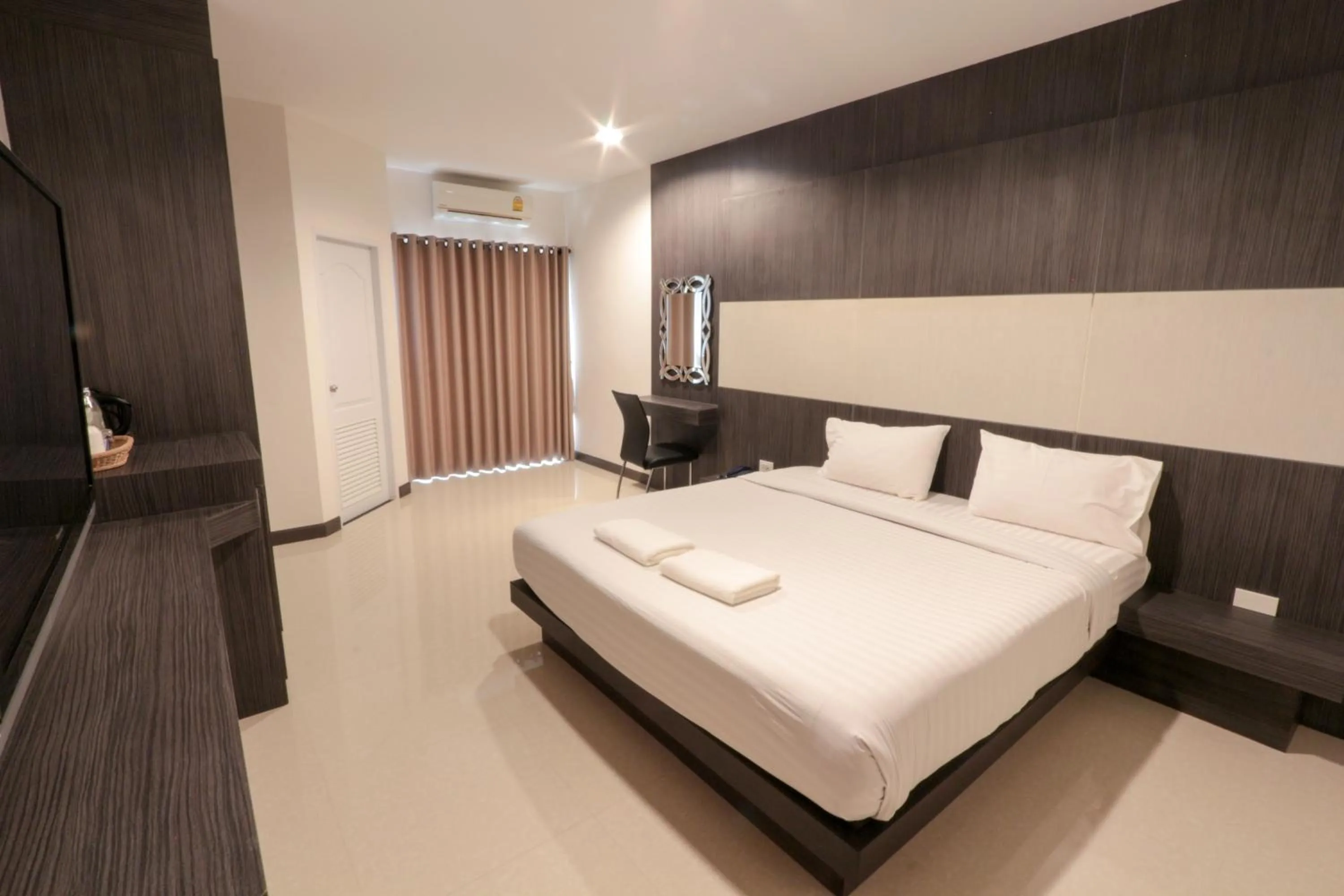 Shower, Bed in Fortune Surin Hotel